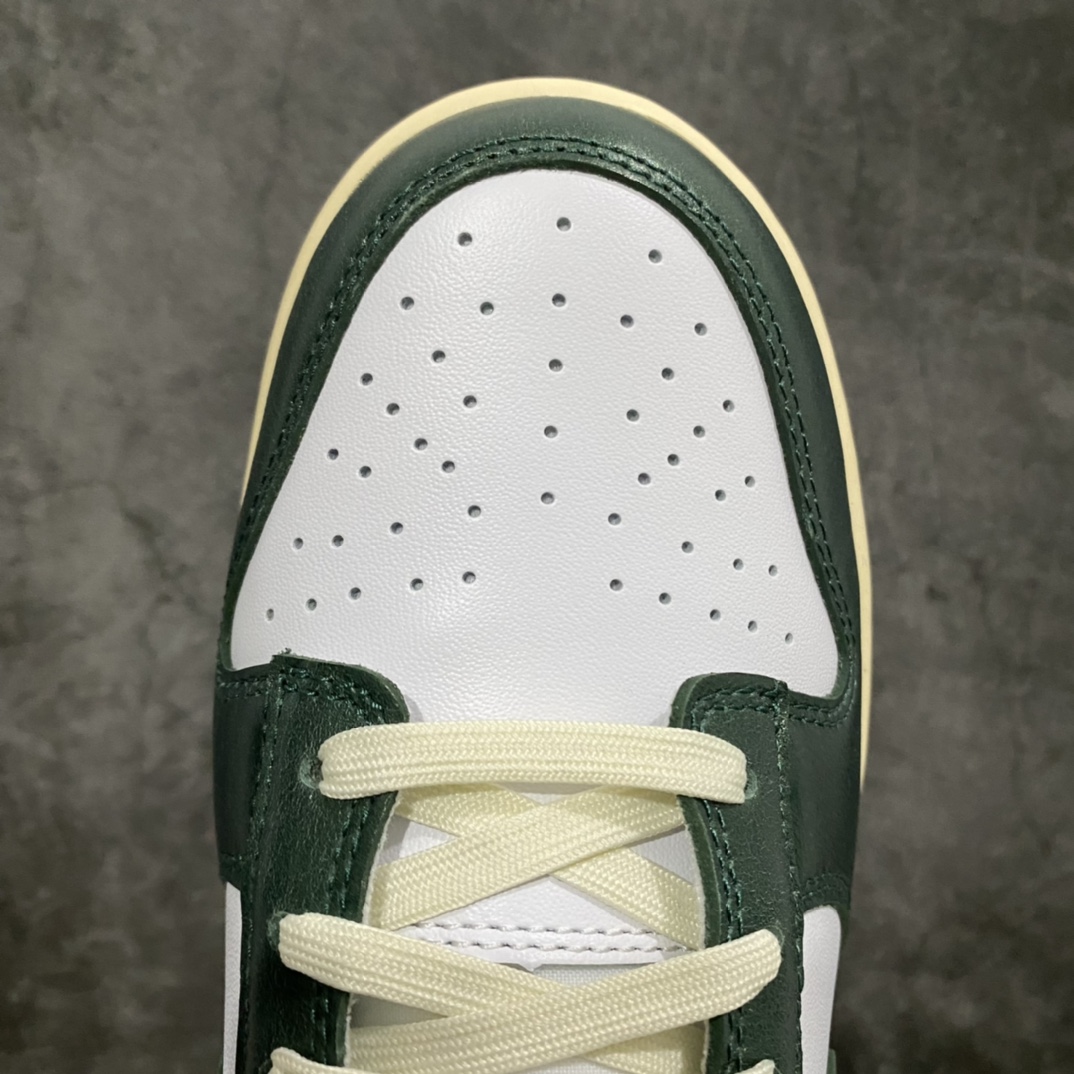 图片[5]-M版Dunk Low \” Vintage Green\” 白绿做旧 低帮运动休闲板鞋 DQ8580-100 全新批次 升级出货市售最高天花板品质 国内一线头部大厂出品 知名厂牌同源 好货不怕迟 新楦新纸板冲刀 全方位细节全部到位 甚至细节处理比正品更顶 ！全网最高品质 不接受反驳 省钱秘诀真香定律 找我稳妥安排 🤟🏻 尺码：36 36.5 37.5 38 38.5 3 40 40.5 41 42 42.5 43 44 44.5 45 46-选品中心