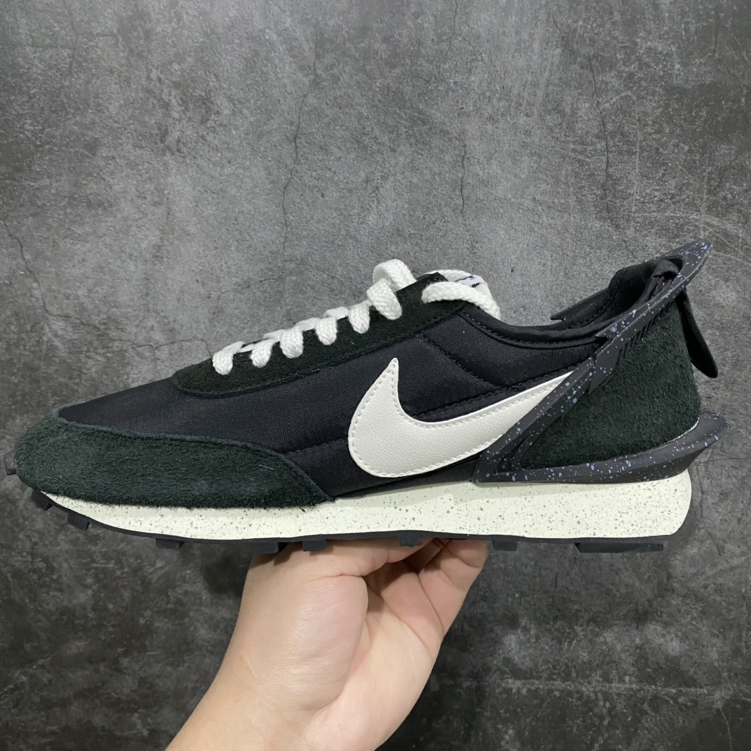 图片[2]-神版UNDERCOVER x Nike Waffle Racer\”Black/White\” 高桥盾新华夫赛车前卫鲨鱼鳍尾休闲运动百搭慢跑鞋“黑白泼墨” N原装抽屉礼盒+钢印中底 市售最优版本 货号：BV4594-001 尺码：36 – 46-选品中心
