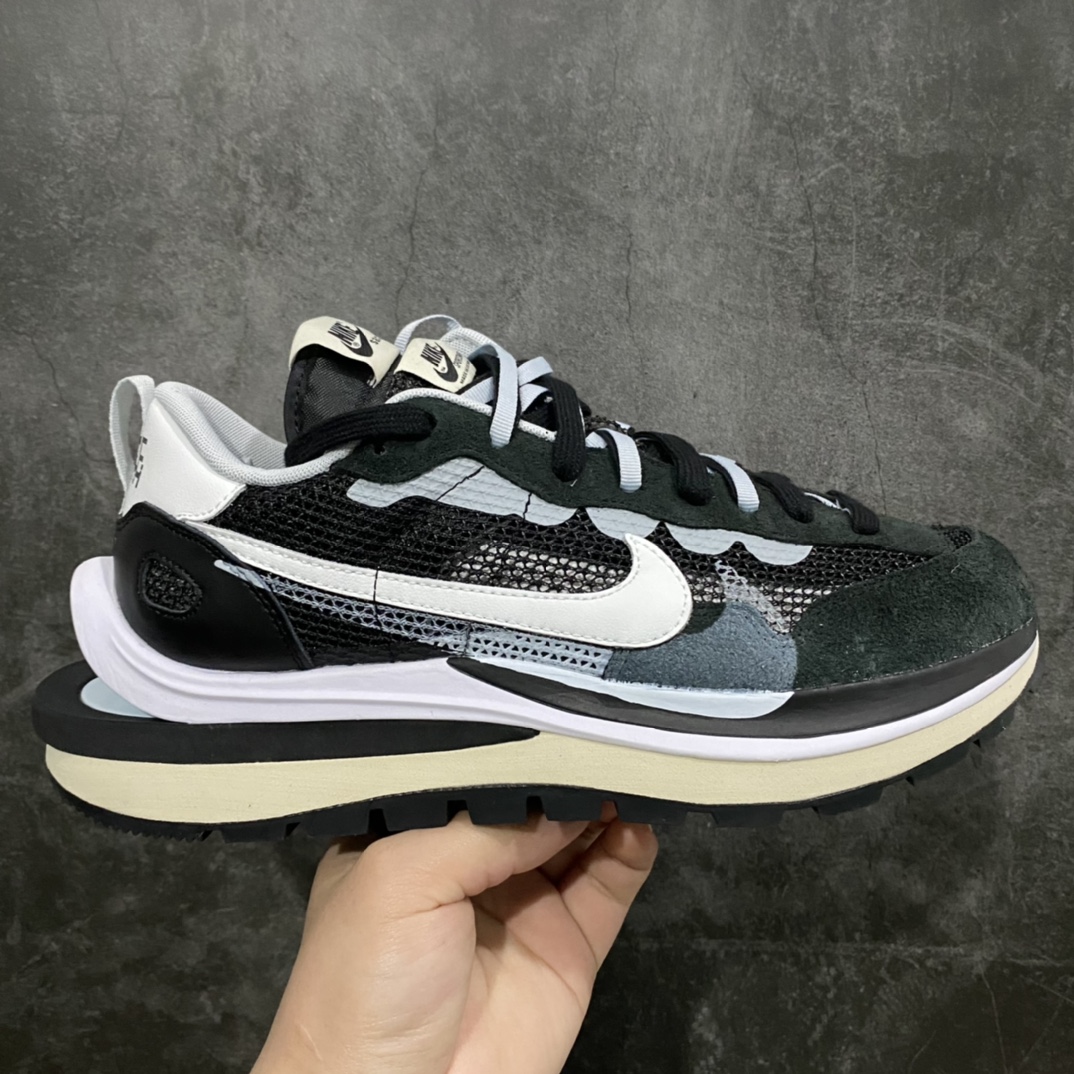 顶级性价比版本Sacai3.0 黑白配色 CV1363-001 此版本八个配色都有做 而且是长期补货版本 我只拍了其中一个配色 做的真心不错 性价比高到离谱 外面好像叫假神版 实体进货必推版本 零售卖的不高也很推荐这个版本💪🏻 尺码b:36-46-选品中心