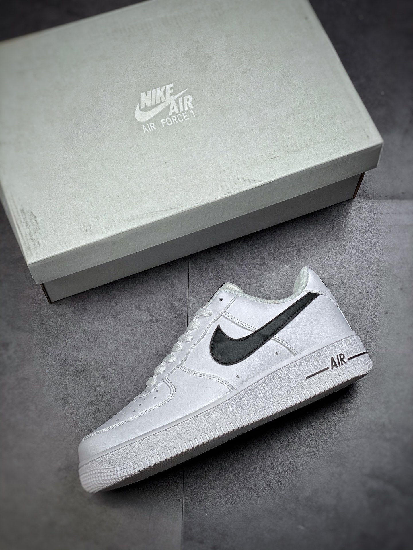 150  Nike Air Force 1 Low 07 硬皮白黑 CT7724-100