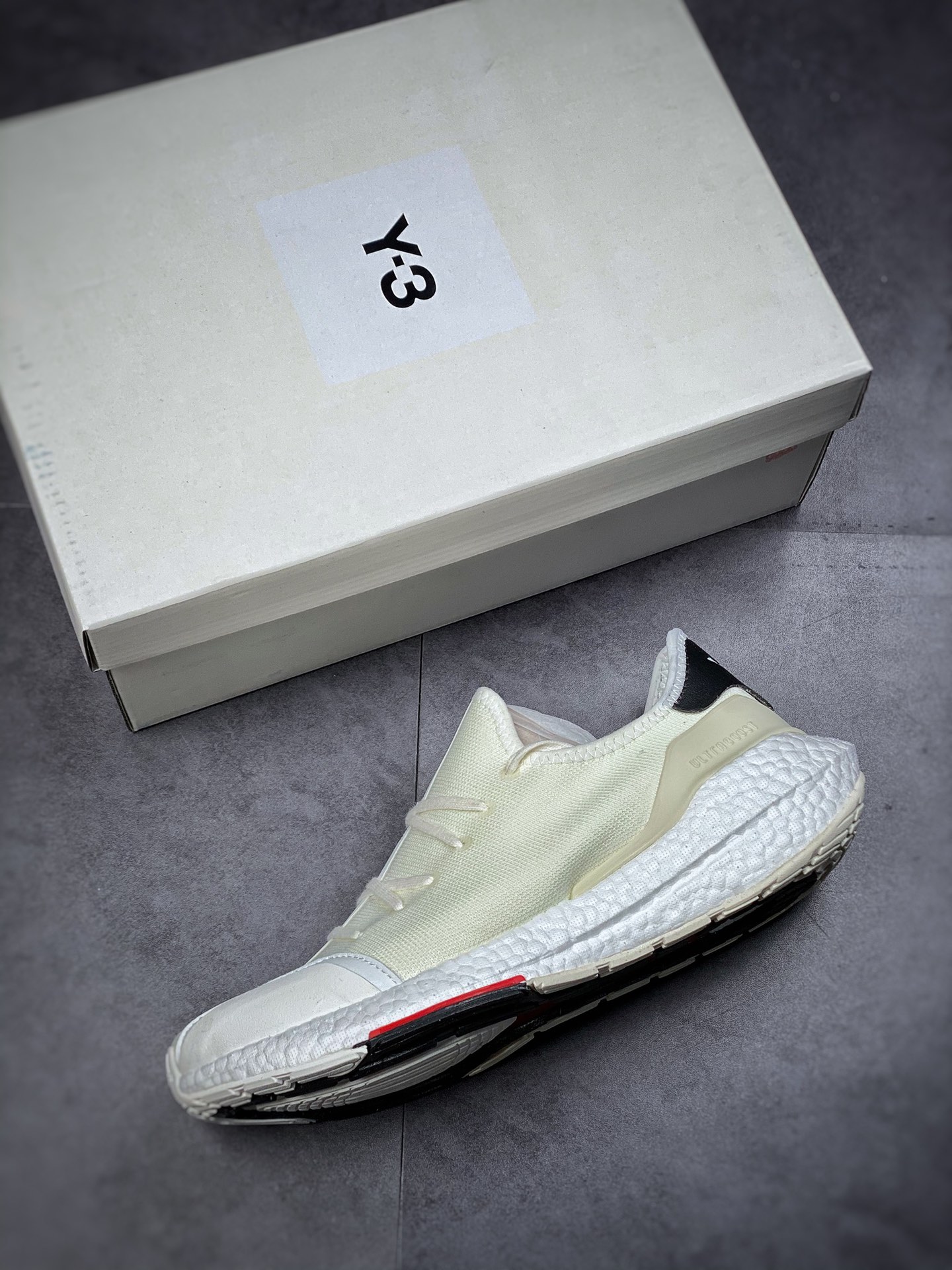 200  阿迪达斯Adidas Y3 Ultra Boost 山本耀司 缓震休闲运动跑鞋H67477DD