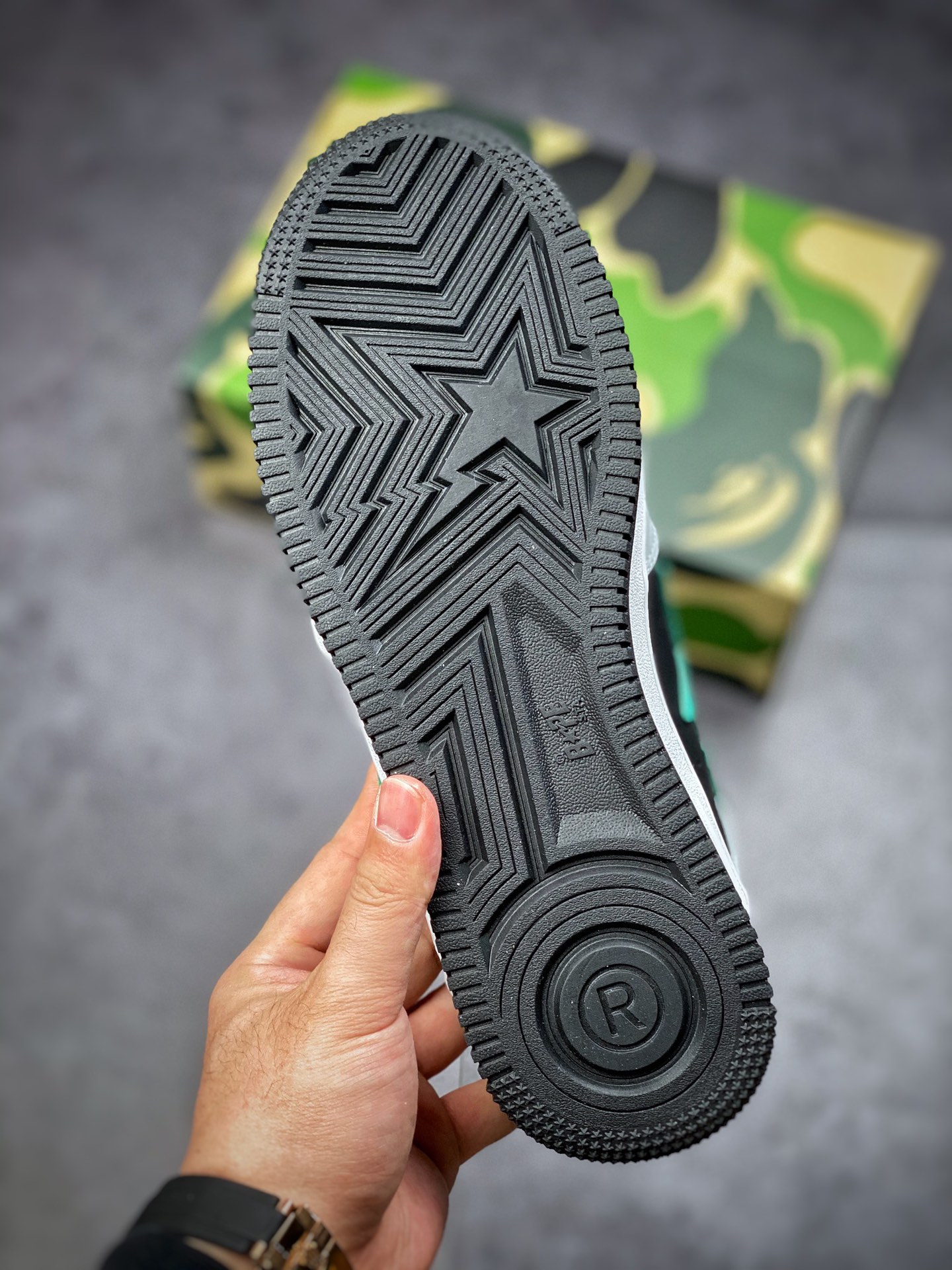 380  BAPE SK8 STA 猿人头联名板鞋/黑灰绿拼色 1H70191002