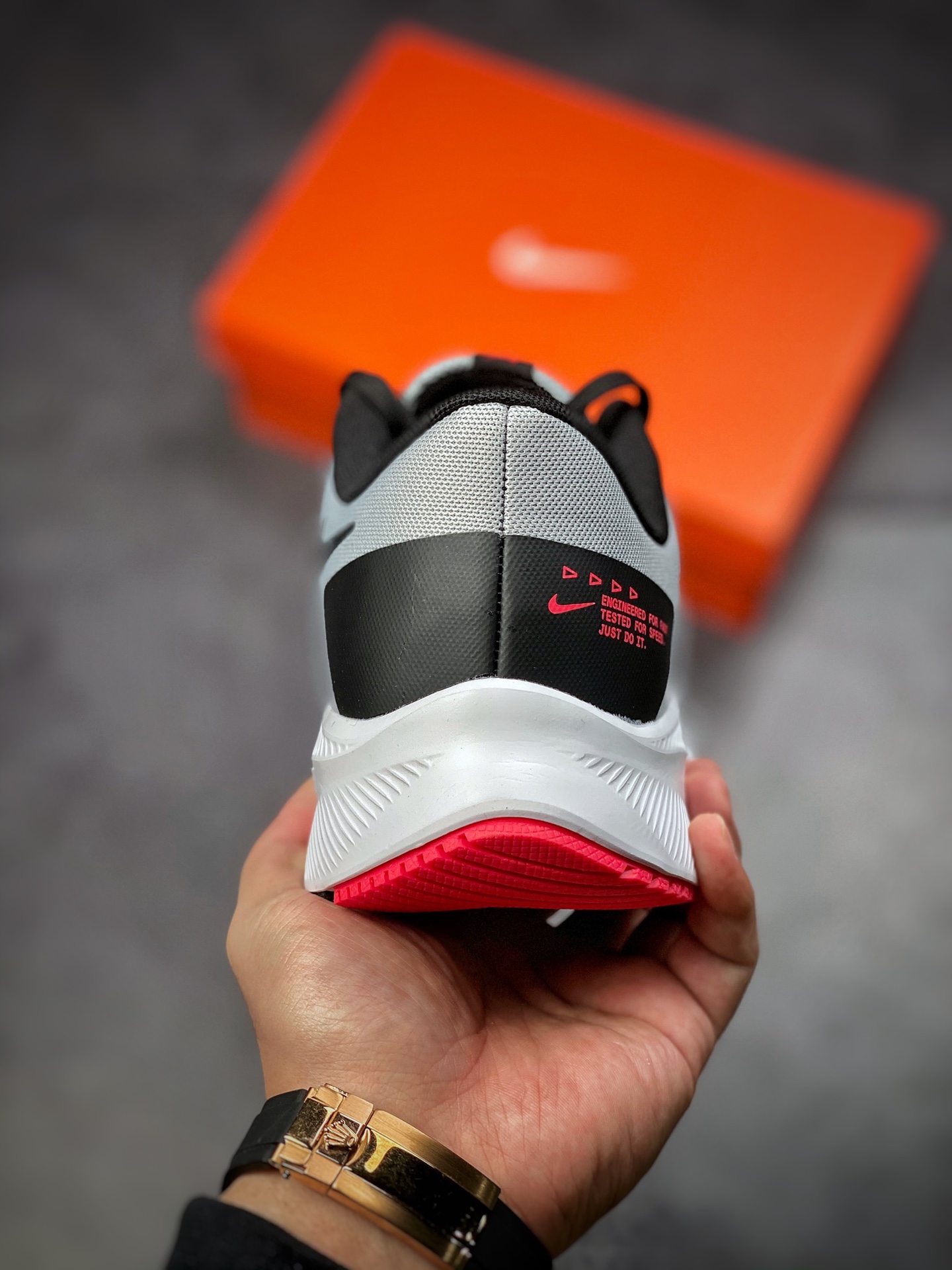 180  Nike Air Zoom Winflo 4 灰白 DA1105-007