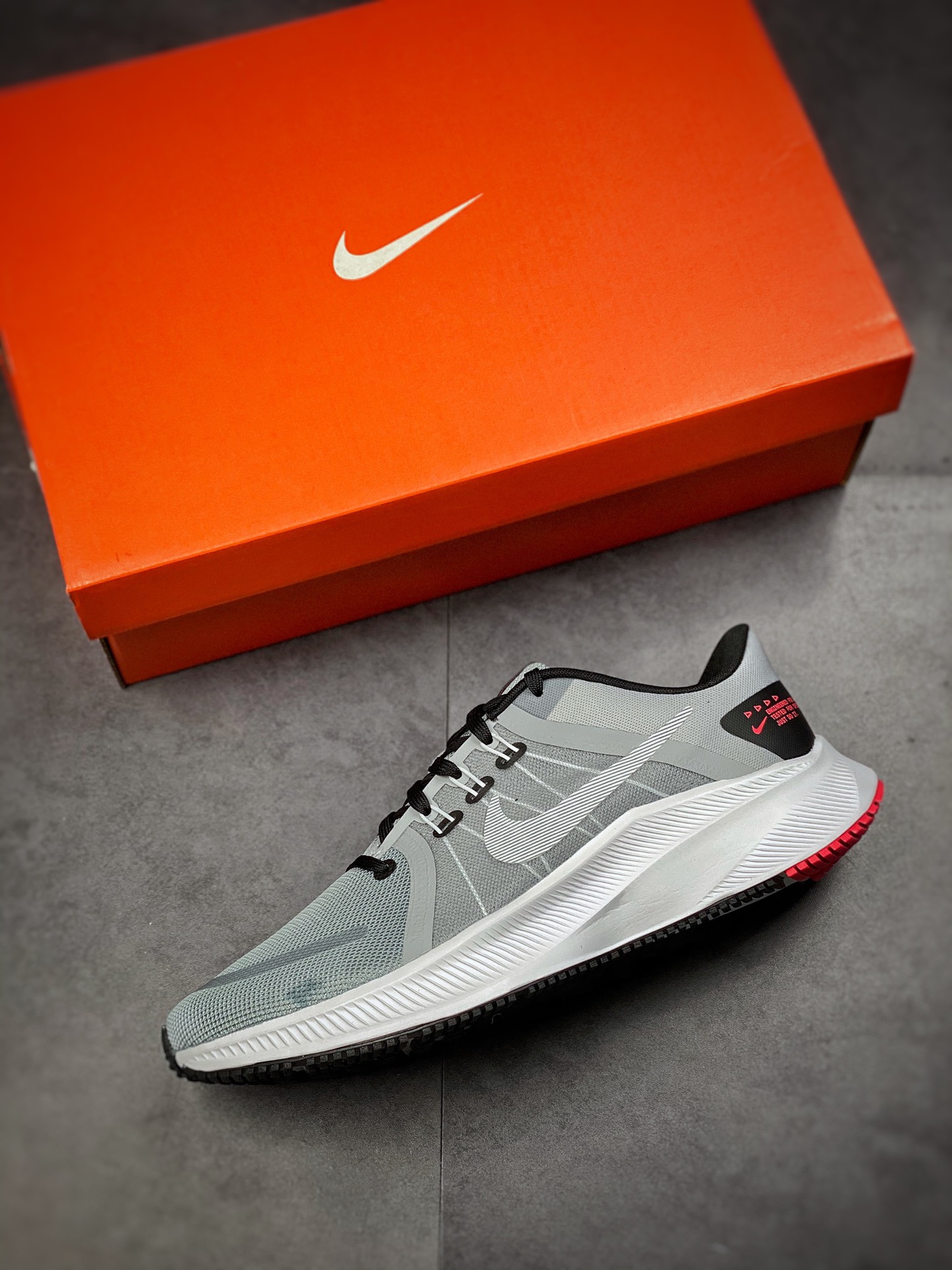 180  Nike Air Zoom Winflo 4 灰白 DA1105-007