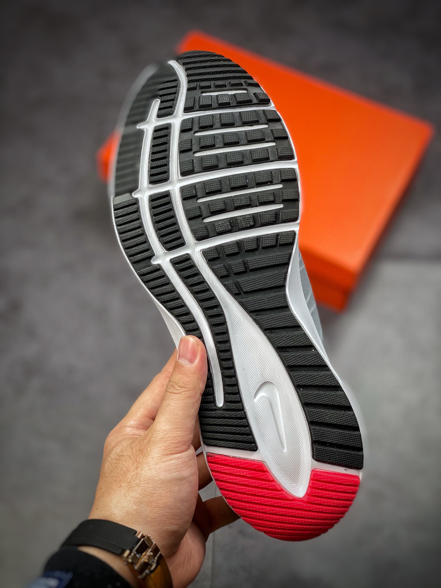 180  Nike Air Zoom Winflo 4 灰白 DA1105-007