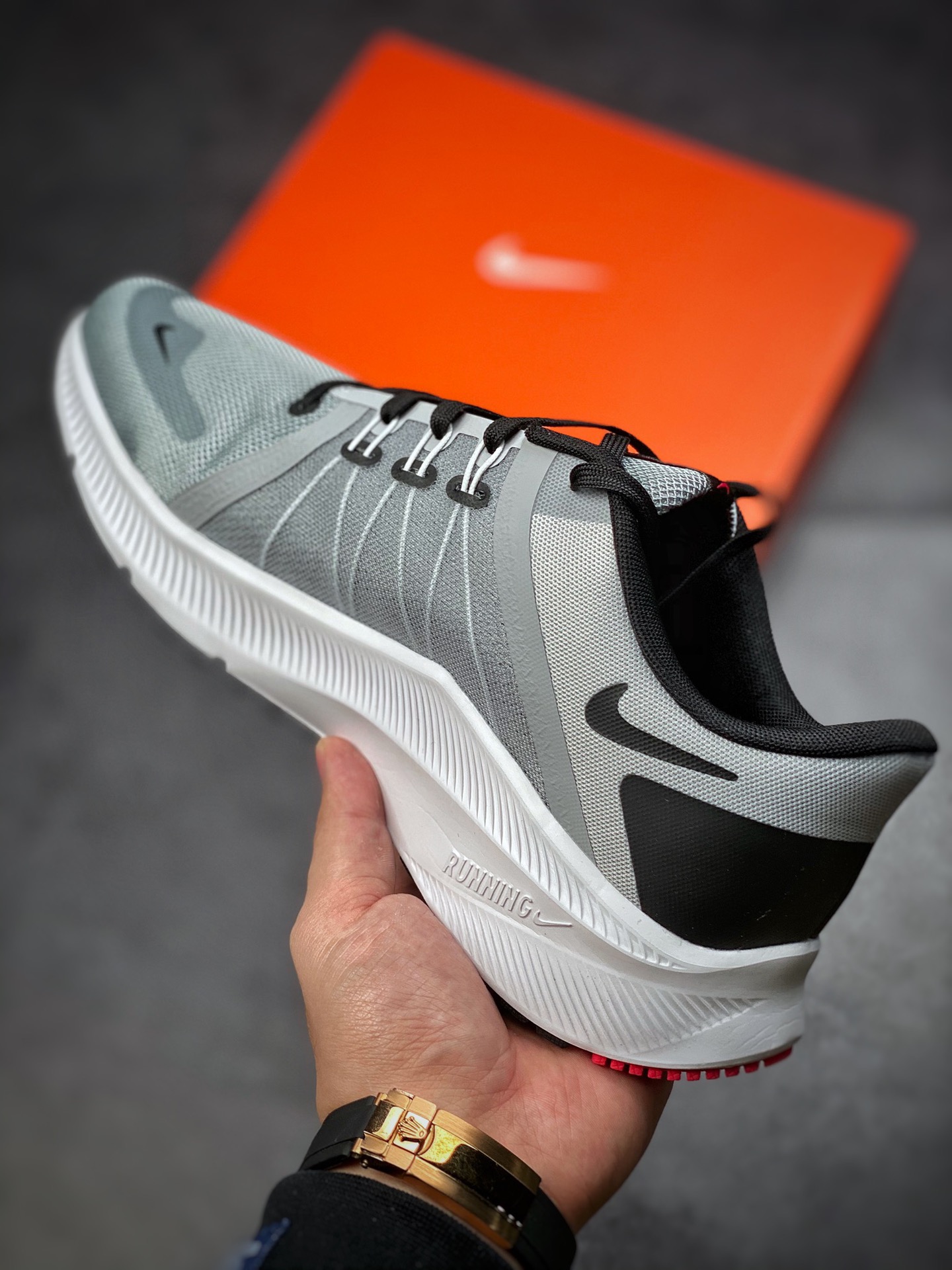 180  Nike Air Zoom Winflo 4 灰白 DA1105-007