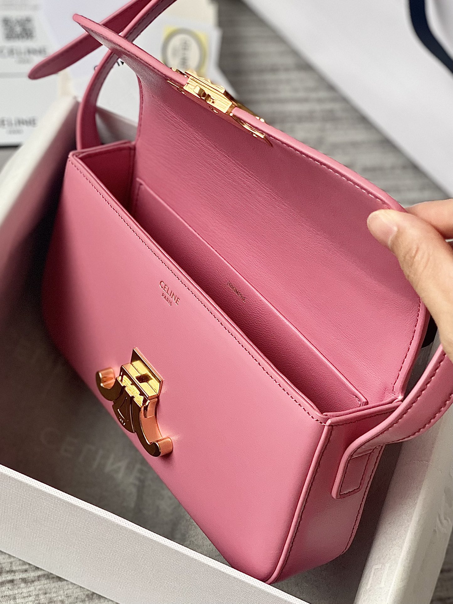 CELINE赛琳凯旋门全皮系列小牛皮肩背包194143