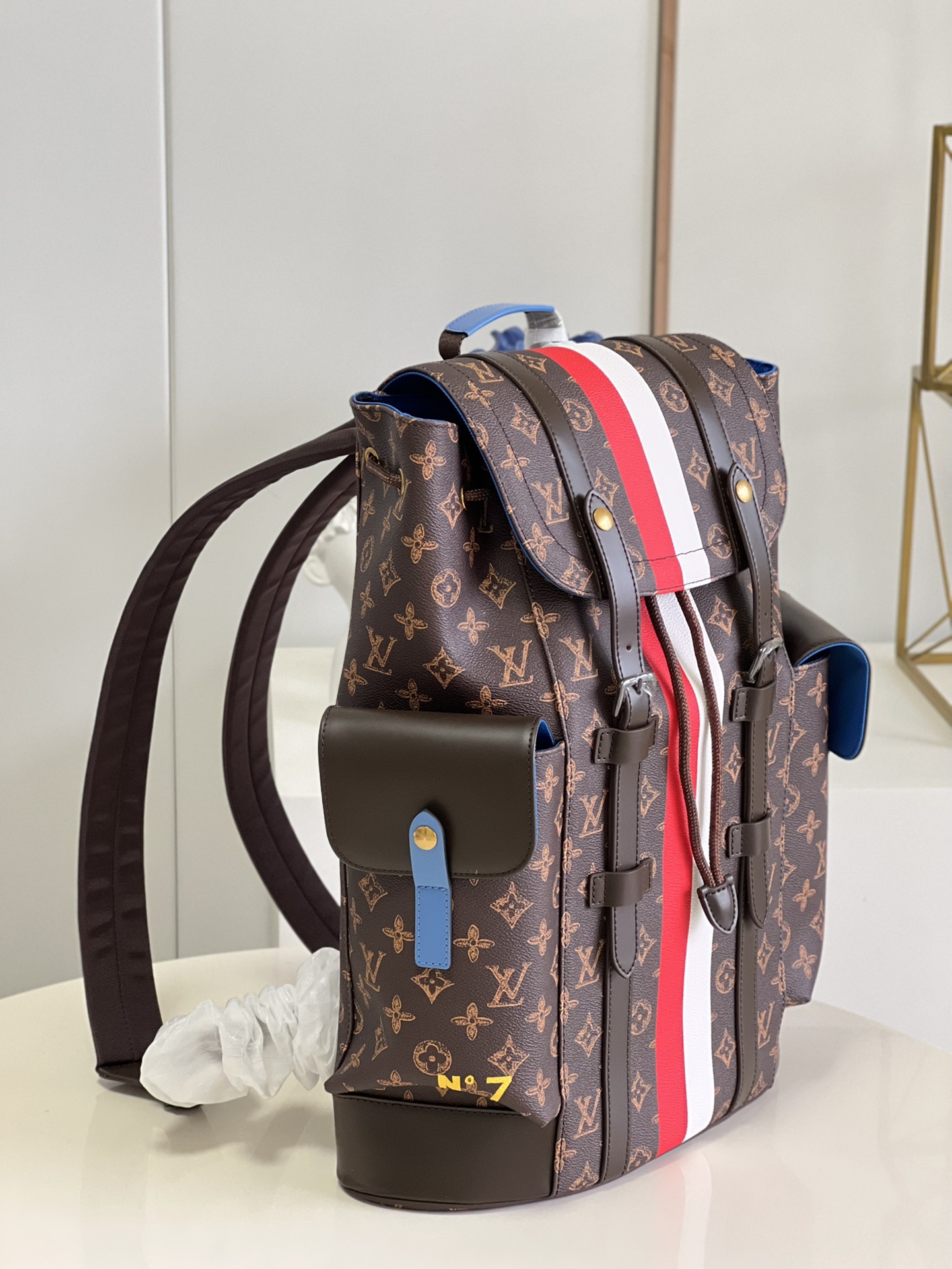 顶级原单【独家实拍M59662】本款 Christopher 小号双肩包着力展现 Virgil Abloh 在 Trunk L’Œil 3