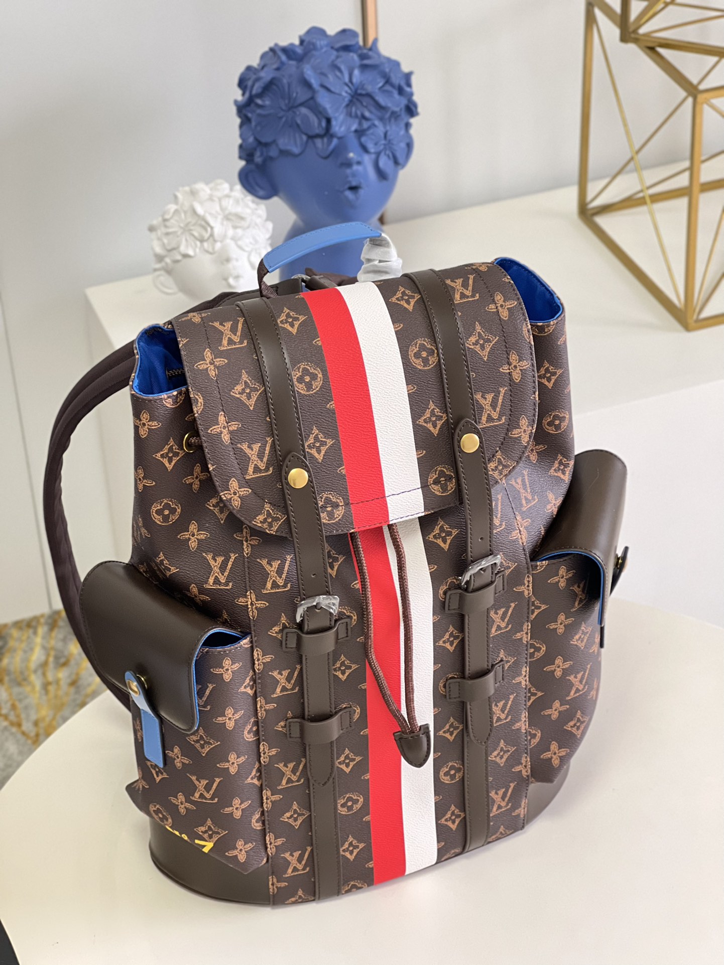 顶级原单【独家实拍M59662】本款 Christopher 小号双肩包着力展现 Virgil Abloh 在 Trunk L’Œil 2