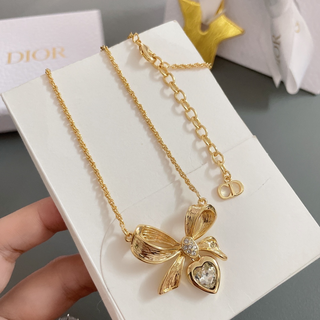 高品质 细节如图 【D蝴蝶结吊爱心项链】非常罕见稀少的中古款，必入！，Vintage 经典永不过时！不规