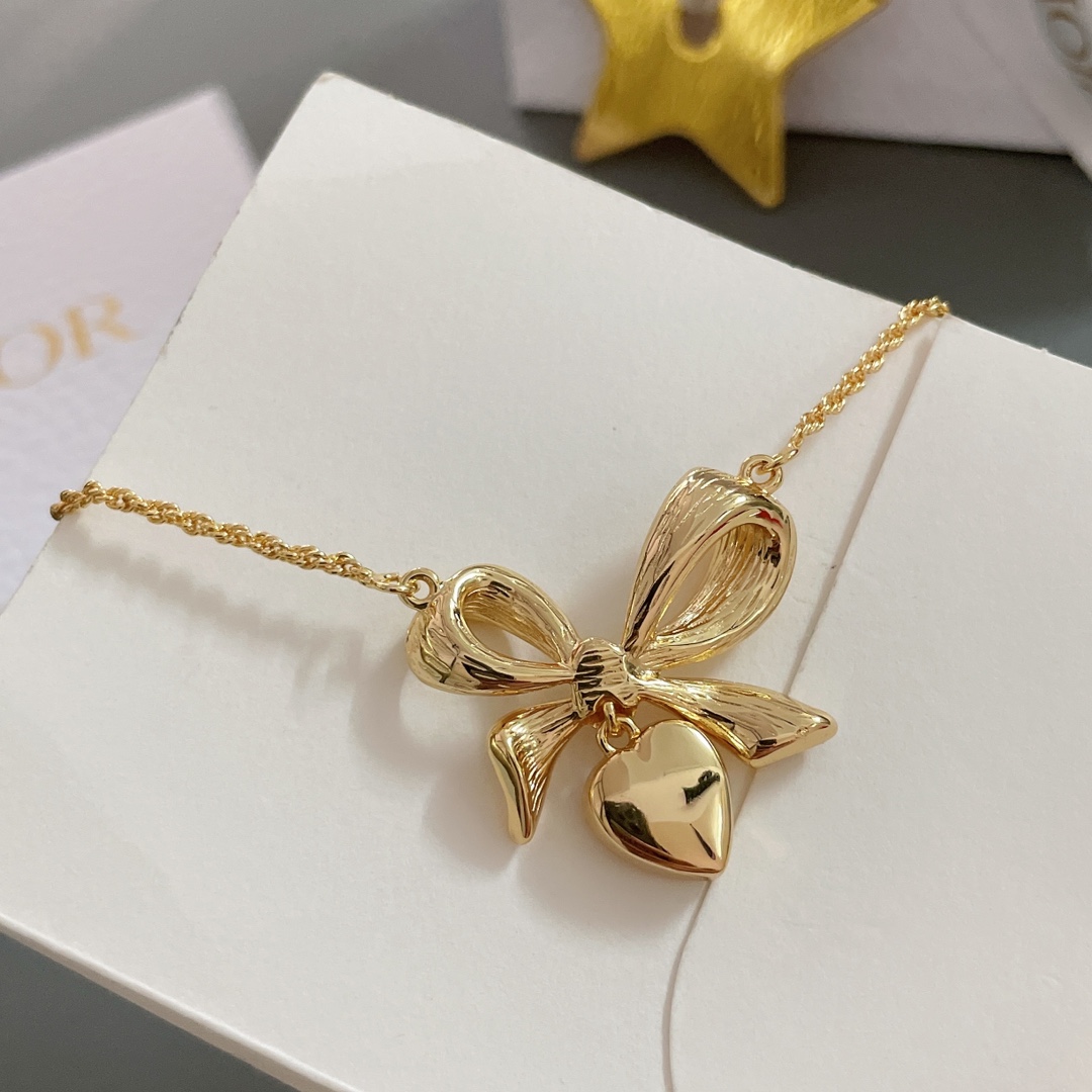 高品质 细节如图 【D蝴蝶结吊爱心项链】非常罕见稀少的中古款，必入！，Vintage 经典永不过时！不规