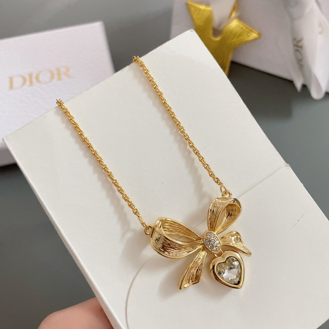 高品质 细节如图 【D蝴蝶结吊爱心项链】非常罕见稀少的中古款，必入！，Vintage 经典永不过时！不规