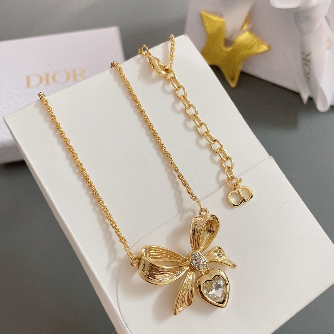 高品质 细节如图 【D蝴蝶结吊爱心项链】非常罕见稀少的中古款，必入！，Vintage 经典永不过时！不规