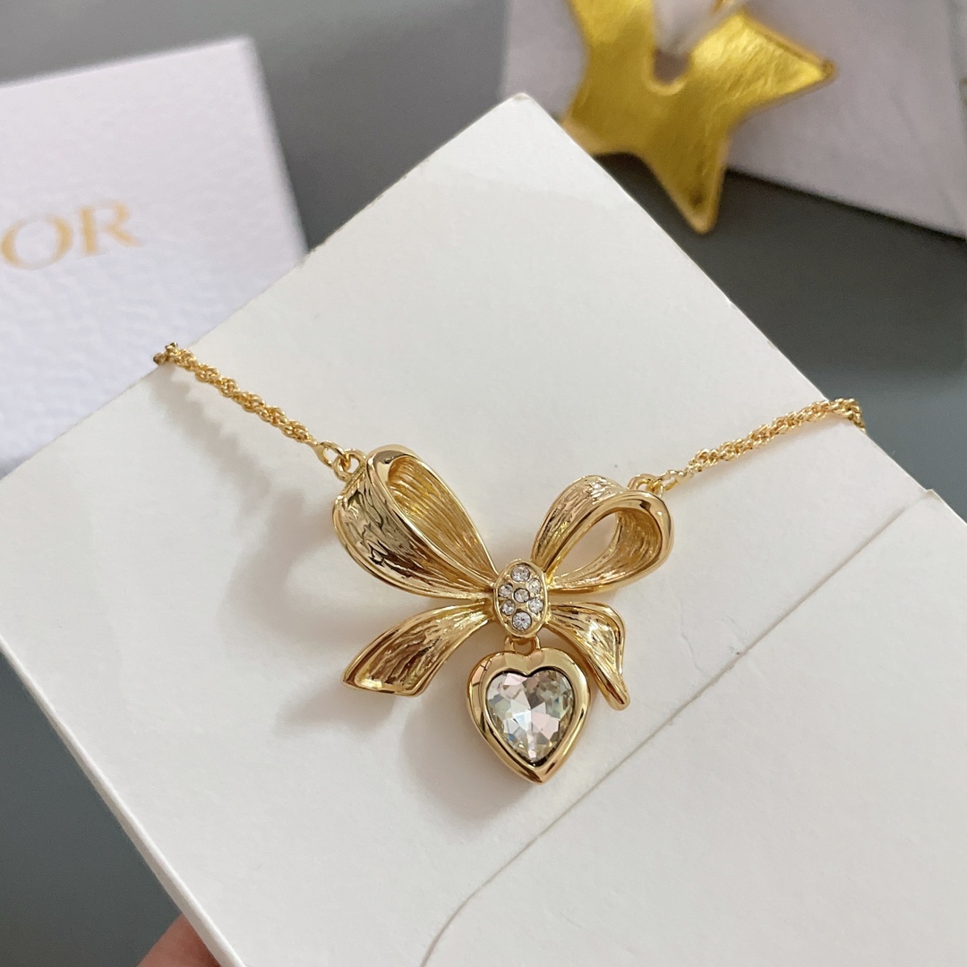 高品质 细节如图 【D蝴蝶结吊爱心项链】非常罕见稀少的中古款，必入！，Vintage 经典永不过时！不规