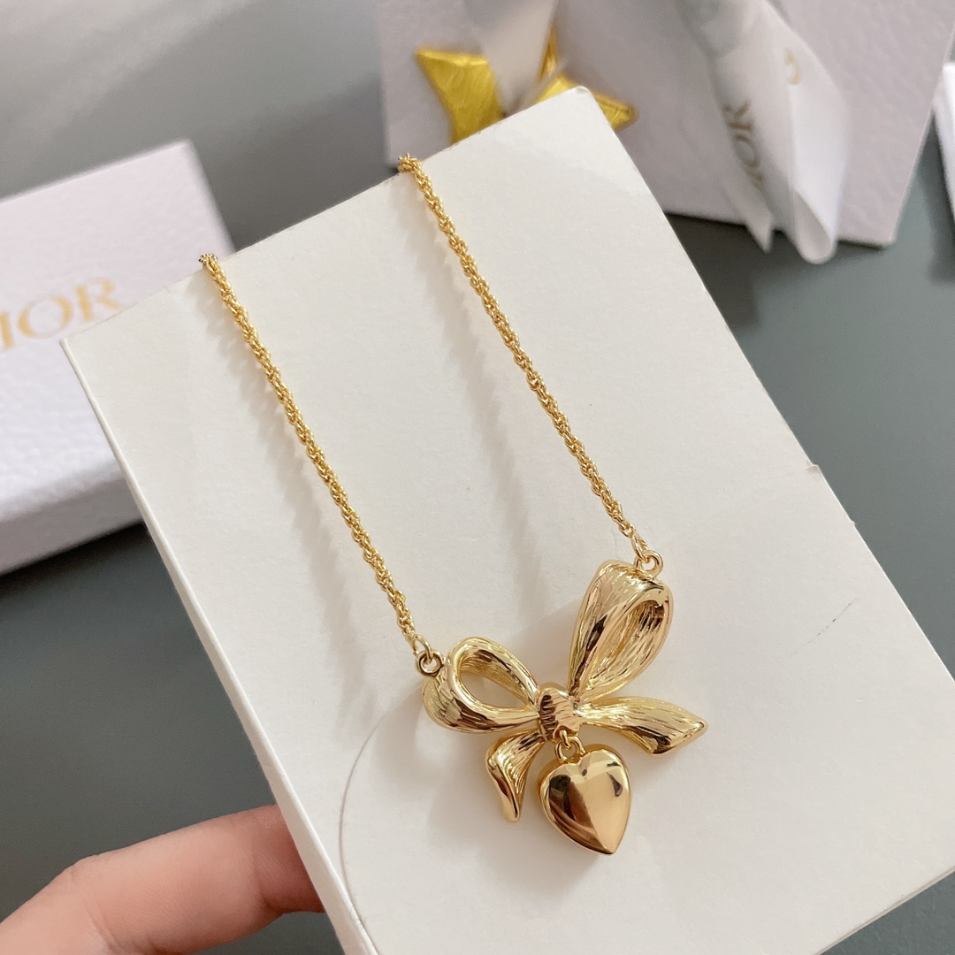 高品质 细节如图 【D蝴蝶结吊爱心项链】非常罕见稀少的中古款，必入！，Vintage 经典永不过时！不规