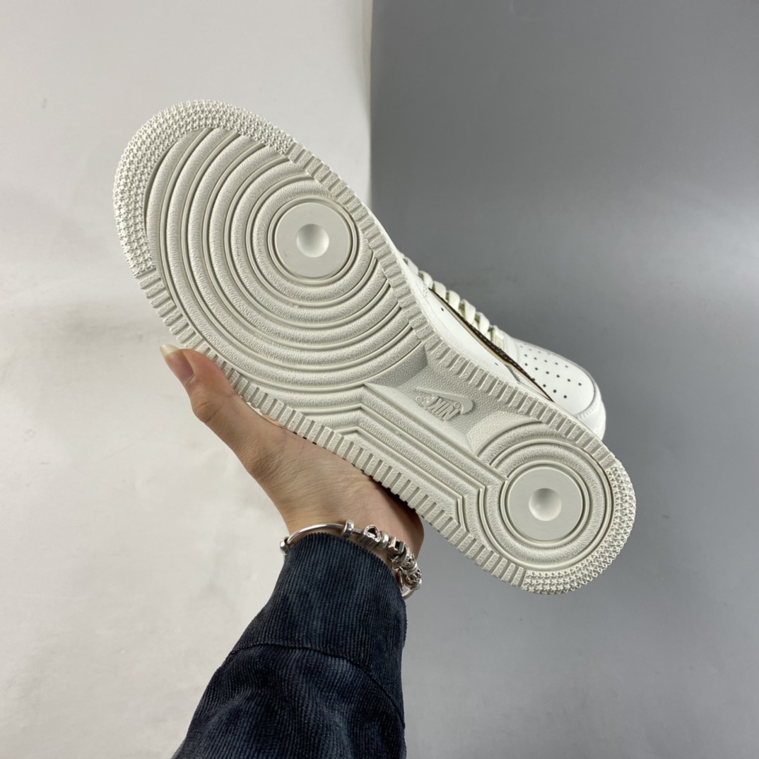 P240  驴牌 x Nike Air Force 1’07 Low 联名定制款 空军一号低帮休闲板鞋 KV3696-880