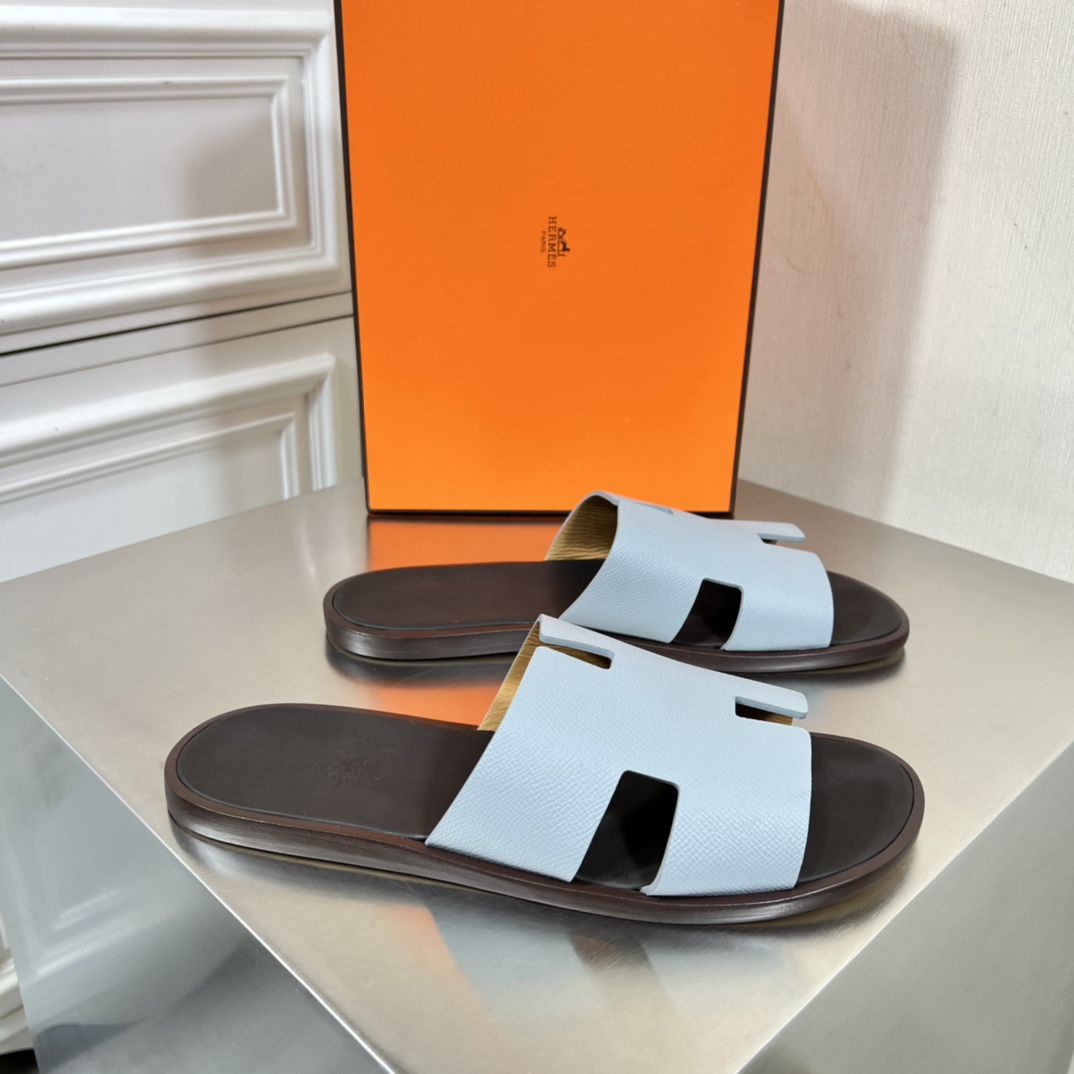 Hermès 夏季新品••【HERMÈS】爱马仕 • H拖～高端男士 凉鞋•沙滩鞋 拖鞋～ 同步～ 代购货 进口鞋面 牛皮内里 牛皮垫脚 真皮大底