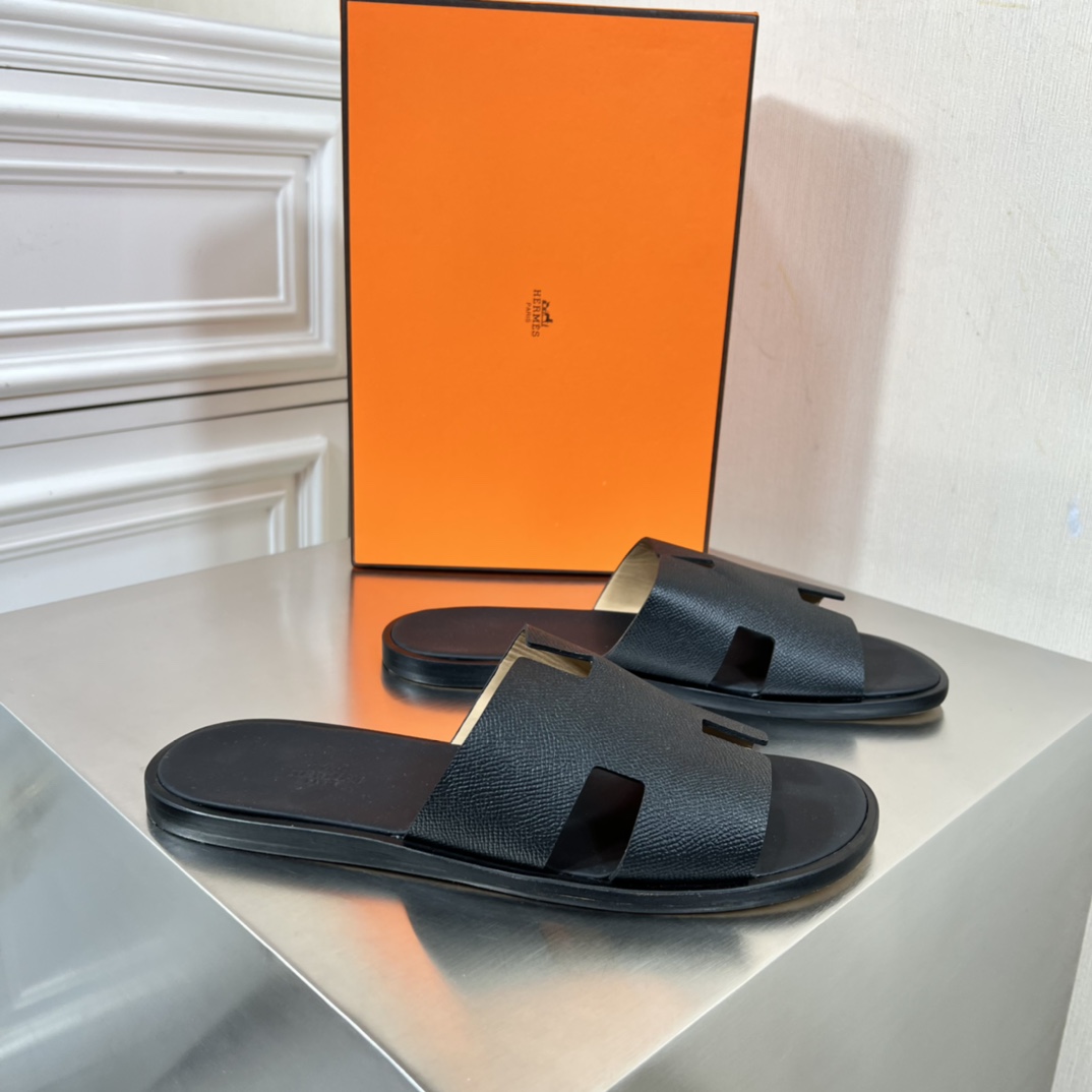 Hermès 夏季新品••【HERMÈS】爱马仕 • H拖～高端男士 凉鞋•沙滩鞋 拖鞋～ 同步～ 代购货 进口鞋面 牛皮内里 牛皮垫脚 真皮大底