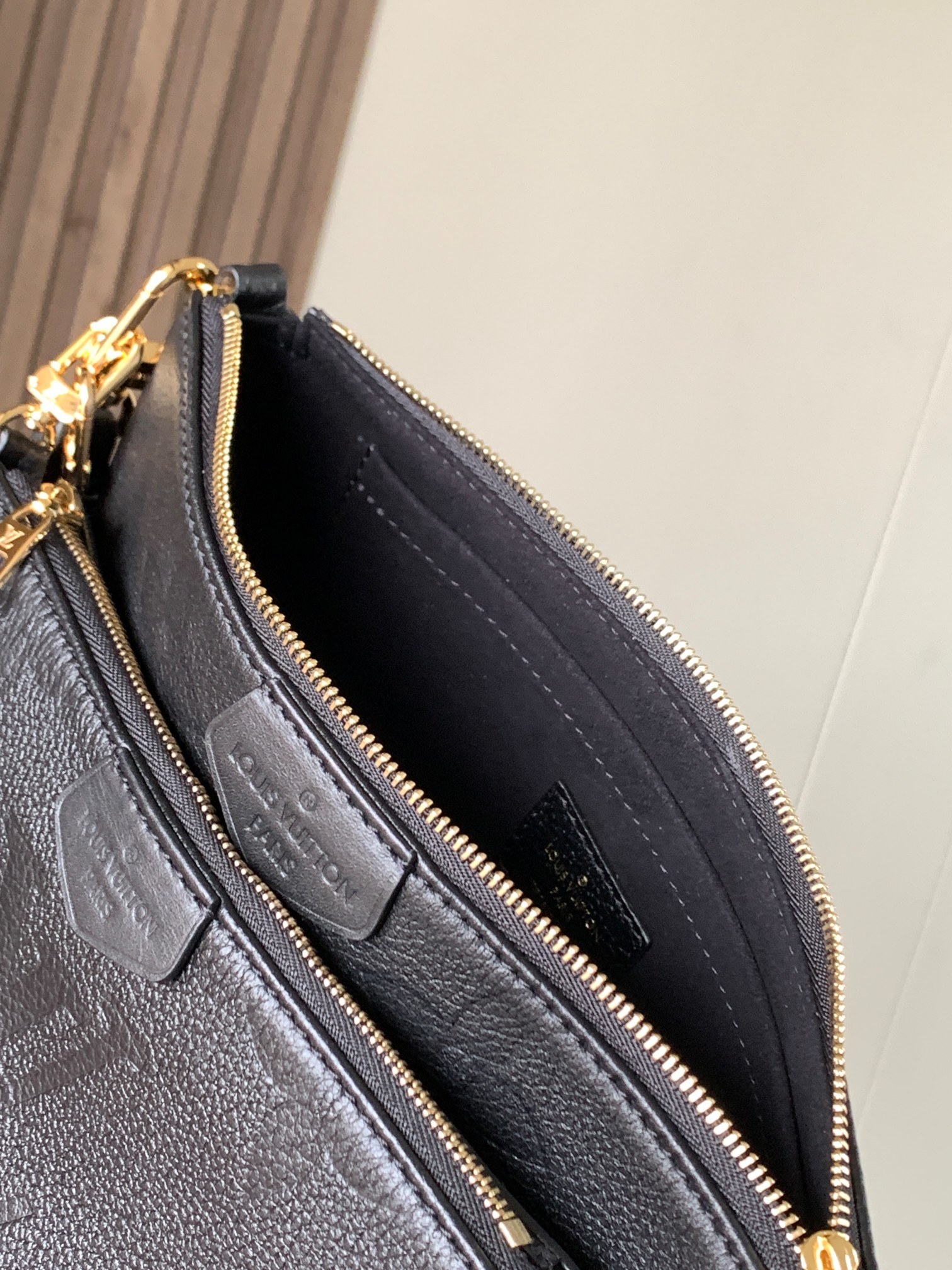 特级原厂皮全钢五金M80399黑色本款MultiPochetteAccessoires斜挎包采用Mono