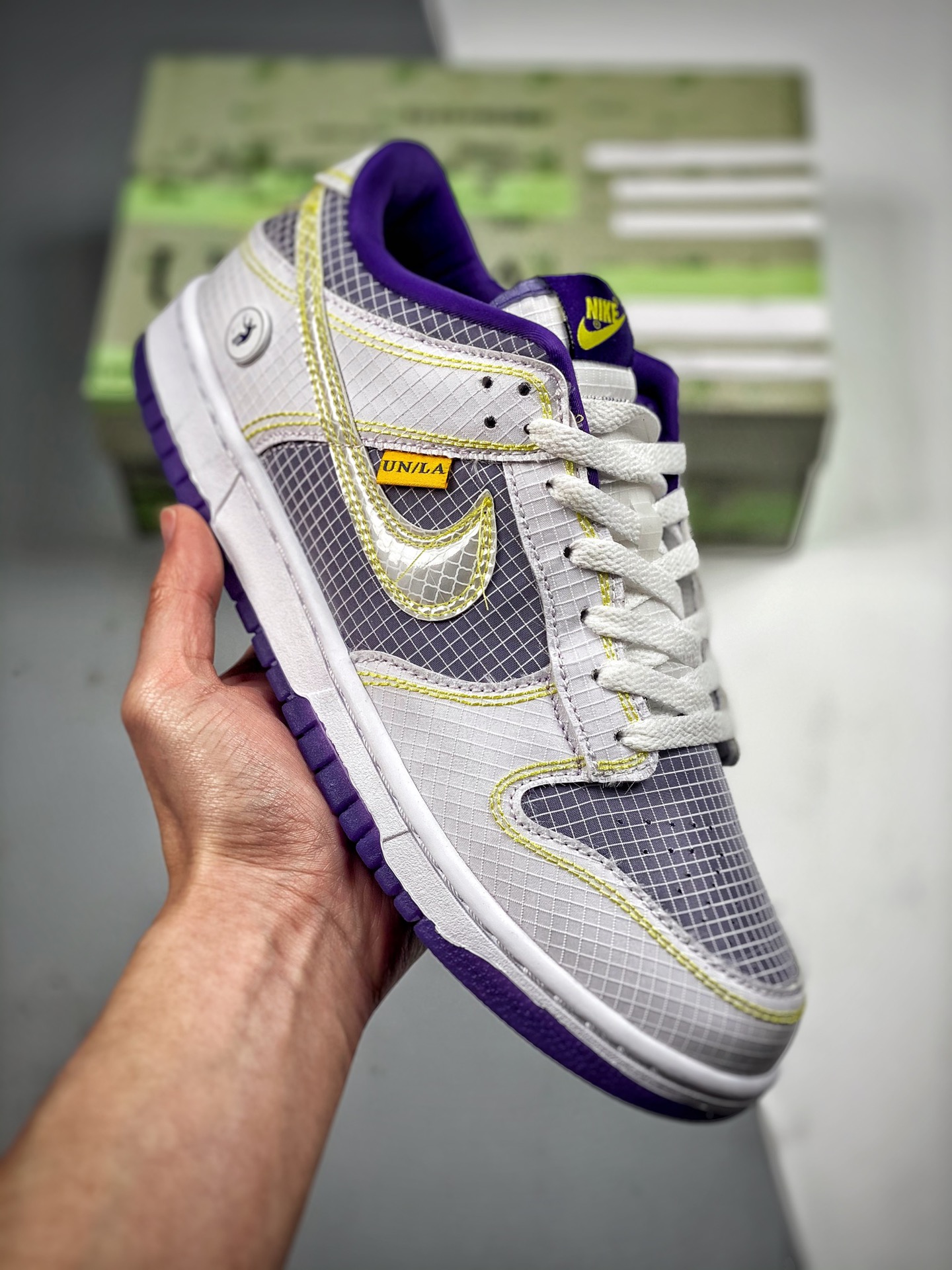Empuje 5 Union LA x Nike Dunk Low gris y morado. Esta combinación de colores adopta una base de púrpura claro con cober…