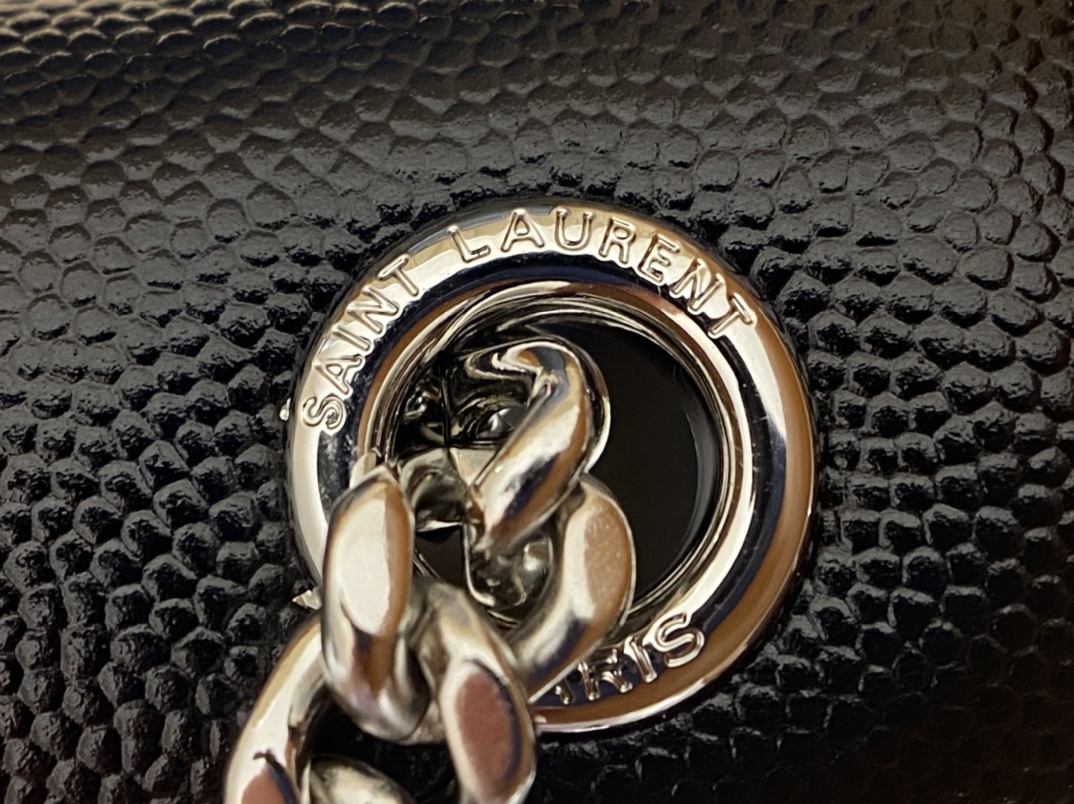 YSL 𝐊𝐚𝐭𝐞 20𝐜𝐦 鱼子酱流苏链条包 474366黑色/银扣
