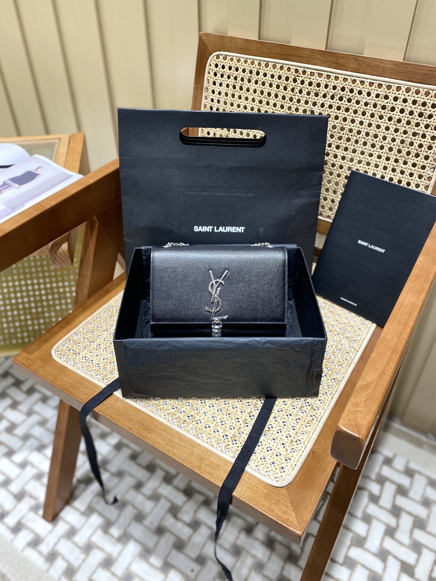 YSL 𝐊𝐚𝐭𝐞 20𝐜𝐦 鱼子酱流苏链条包 474366黑色/银扣