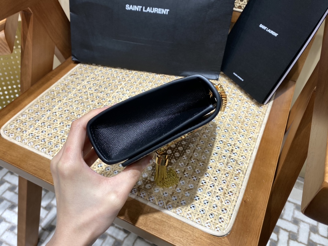YSL 𝐊𝐚𝐭𝐞 20𝐜𝐦 鱼子酱流苏链条包 474366黑色/金扣