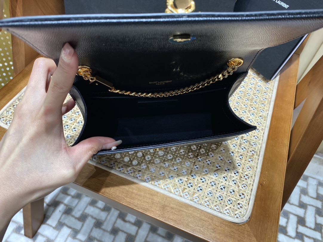 YSL 𝐊𝐚𝐭𝐞 20𝐜𝐦 鱼子酱流苏链条包 474366黑色/金扣