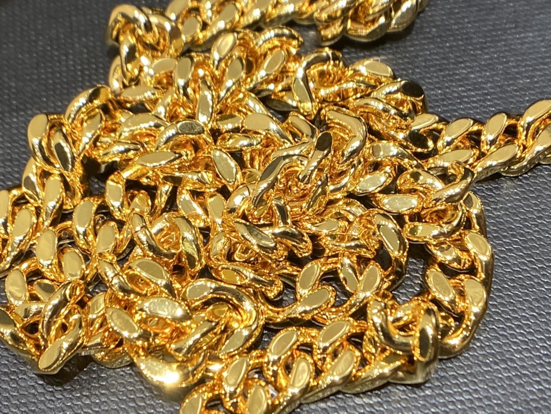 YSL 𝐊𝐚𝐭𝐞 20𝐜𝐦 鱼子酱流苏链条包 474366黑色/金扣