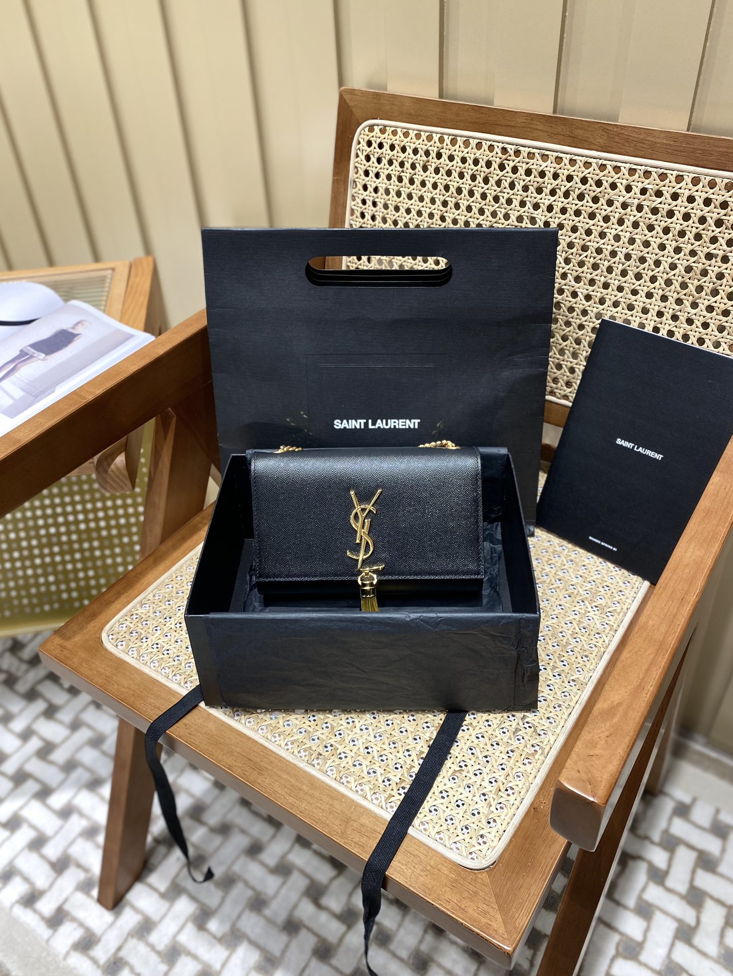 YSL 𝐊𝐚𝐭𝐞 20𝐜𝐦 鱼子酱流苏链条包 474366黑色/金扣