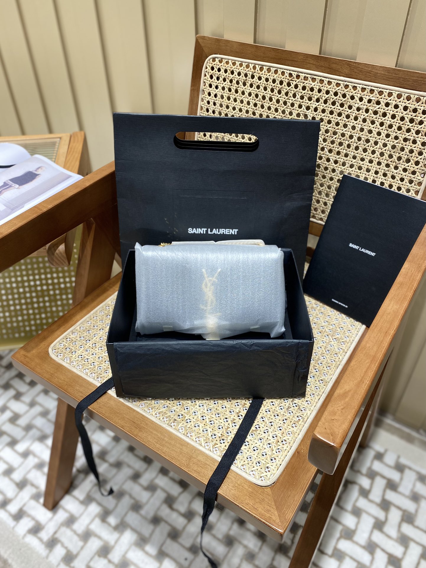 YSL 𝐊𝐚𝐭𝐞 20𝐜𝐦 鱼子酱流苏链条包 474366黑色/金扣