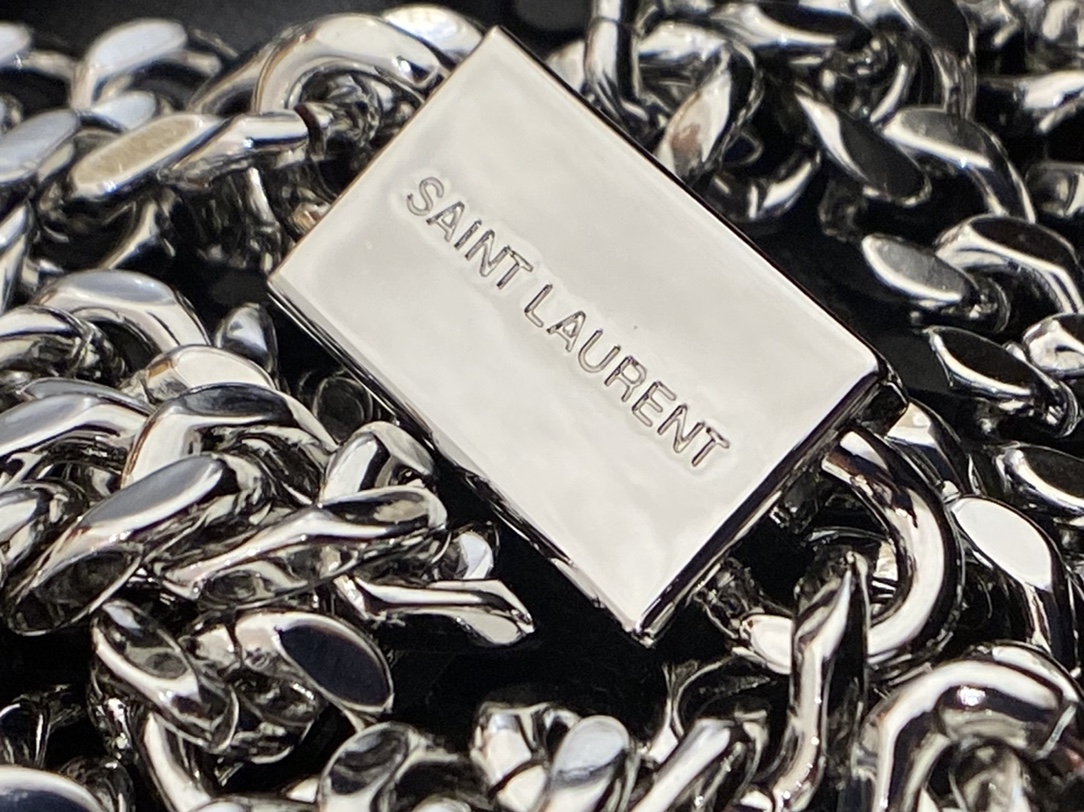 YSL 𝐊𝐚𝐭𝐞 20𝐜𝐦 球纹流苏链条包 474366白色/银扣