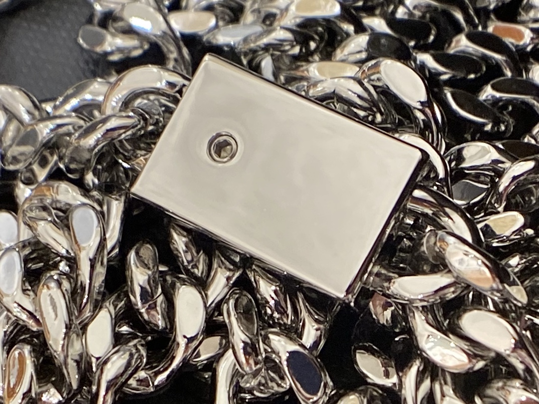 YSL 𝐊𝐚𝐭𝐞 20𝐜𝐦 球纹流苏链条包 474366白色/银扣