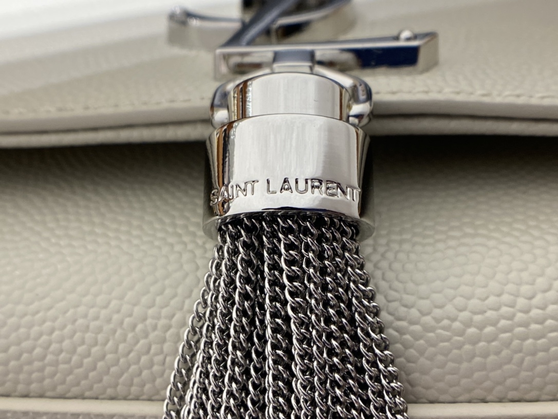 YSL 𝐊𝐚𝐭𝐞 20𝐜𝐦 球纹流苏链条包 474366白色/银扣