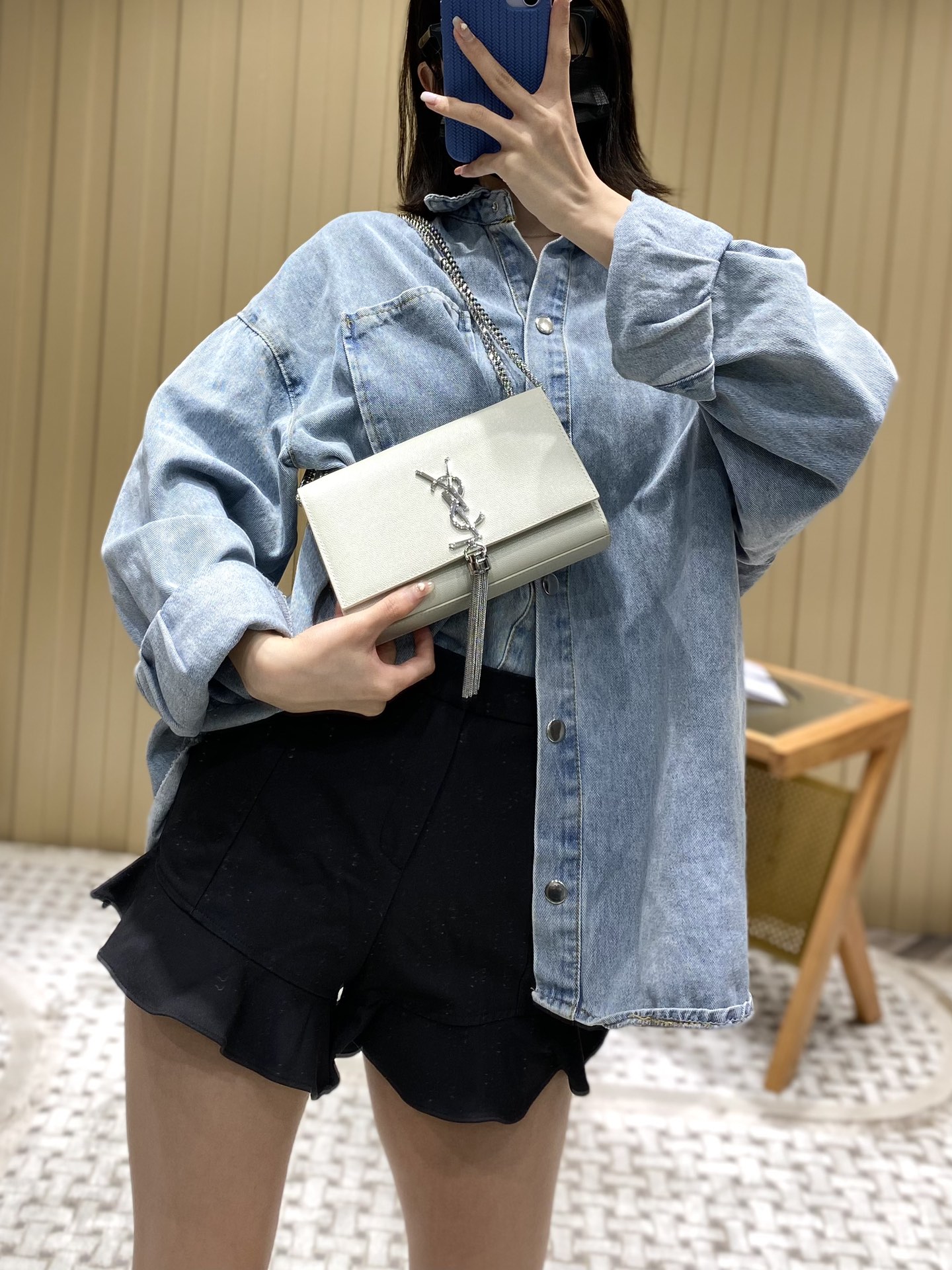 YSL 𝐊𝐚𝐭𝐞 20𝐜𝐦 球纹流苏链条包 474366白色/银扣