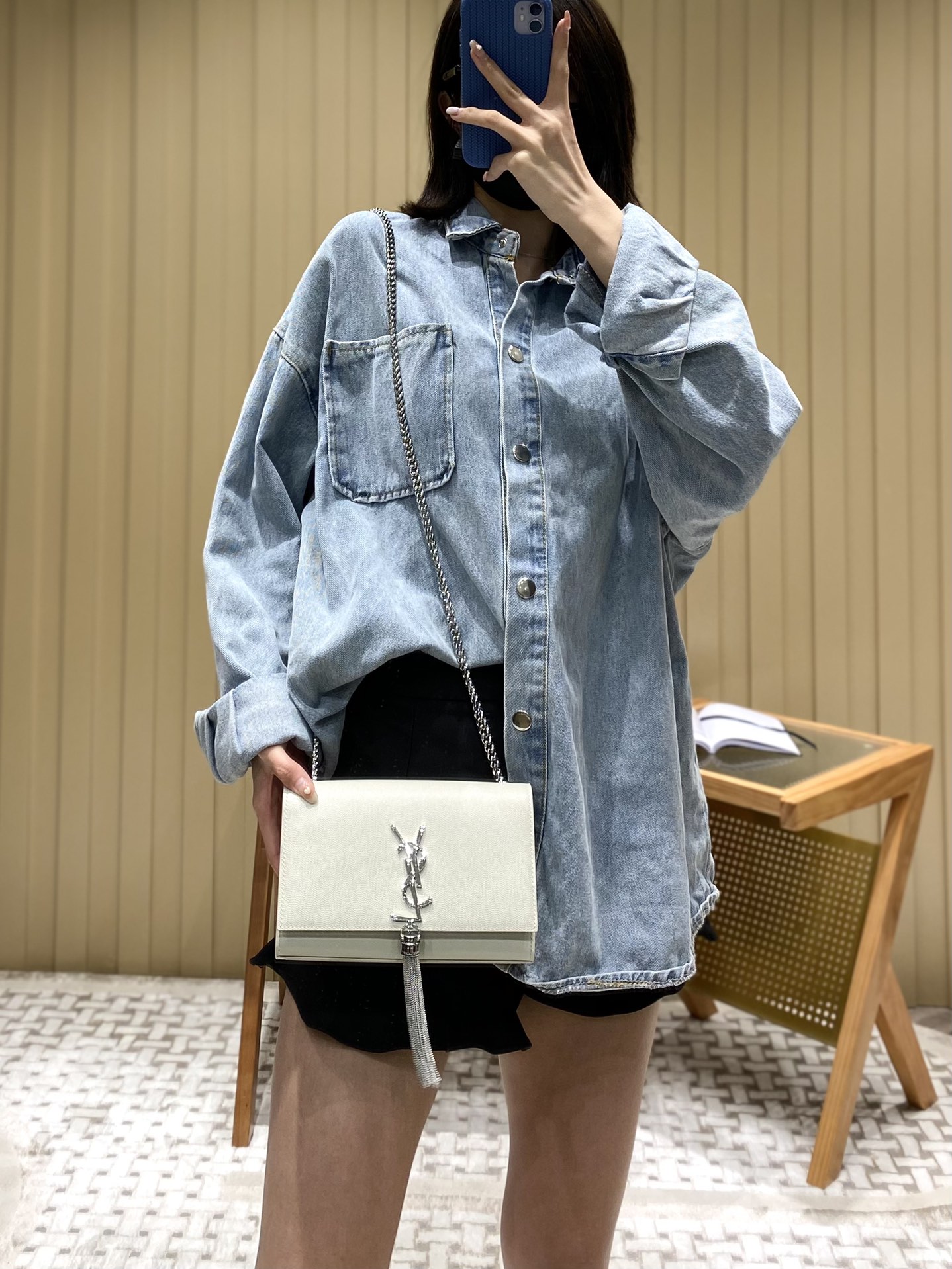 YSL 𝐊𝐚𝐭𝐞 20𝐜𝐦 球纹流苏链条包 474366白色/银扣