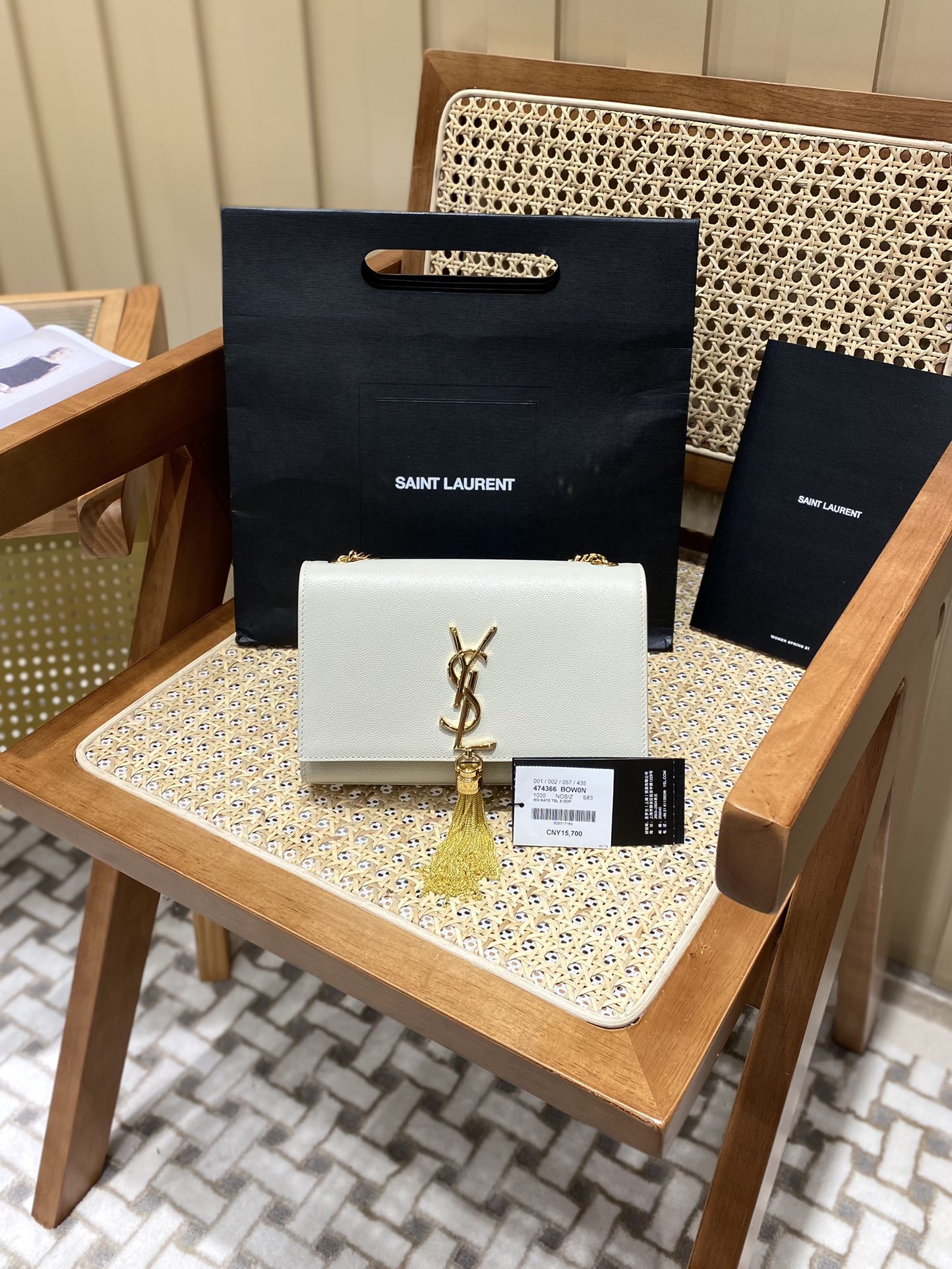 YSL 𝐊𝐚𝐭𝐞 20𝐜𝐦 球纹流苏链条包 474366白色/金扣