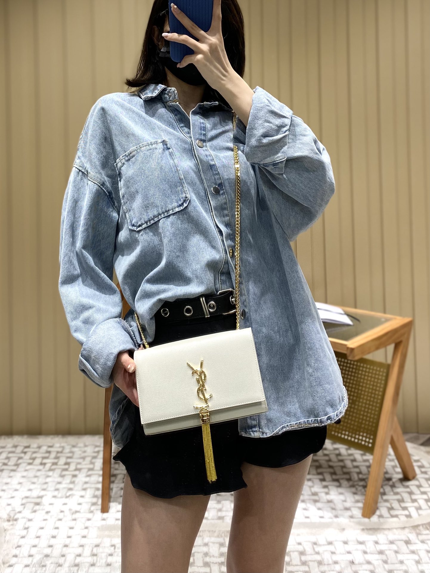 YSL 𝐊𝐚𝐭𝐞 20𝐜𝐦 球纹流苏链条包 474366白色/金扣