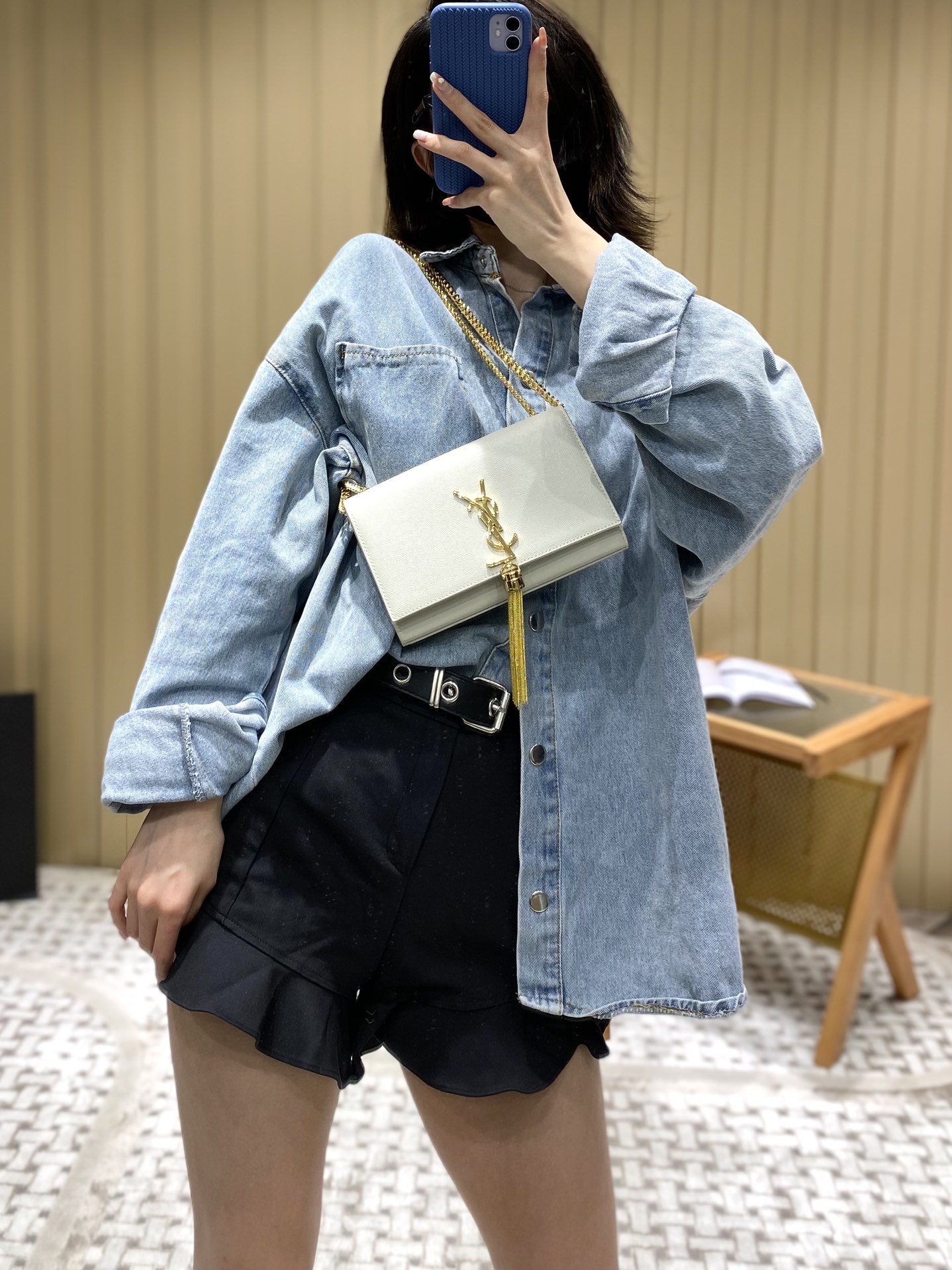 YSL 𝐊𝐚𝐭𝐞 20𝐜𝐦 球纹流苏链条包 474366白色/金扣
