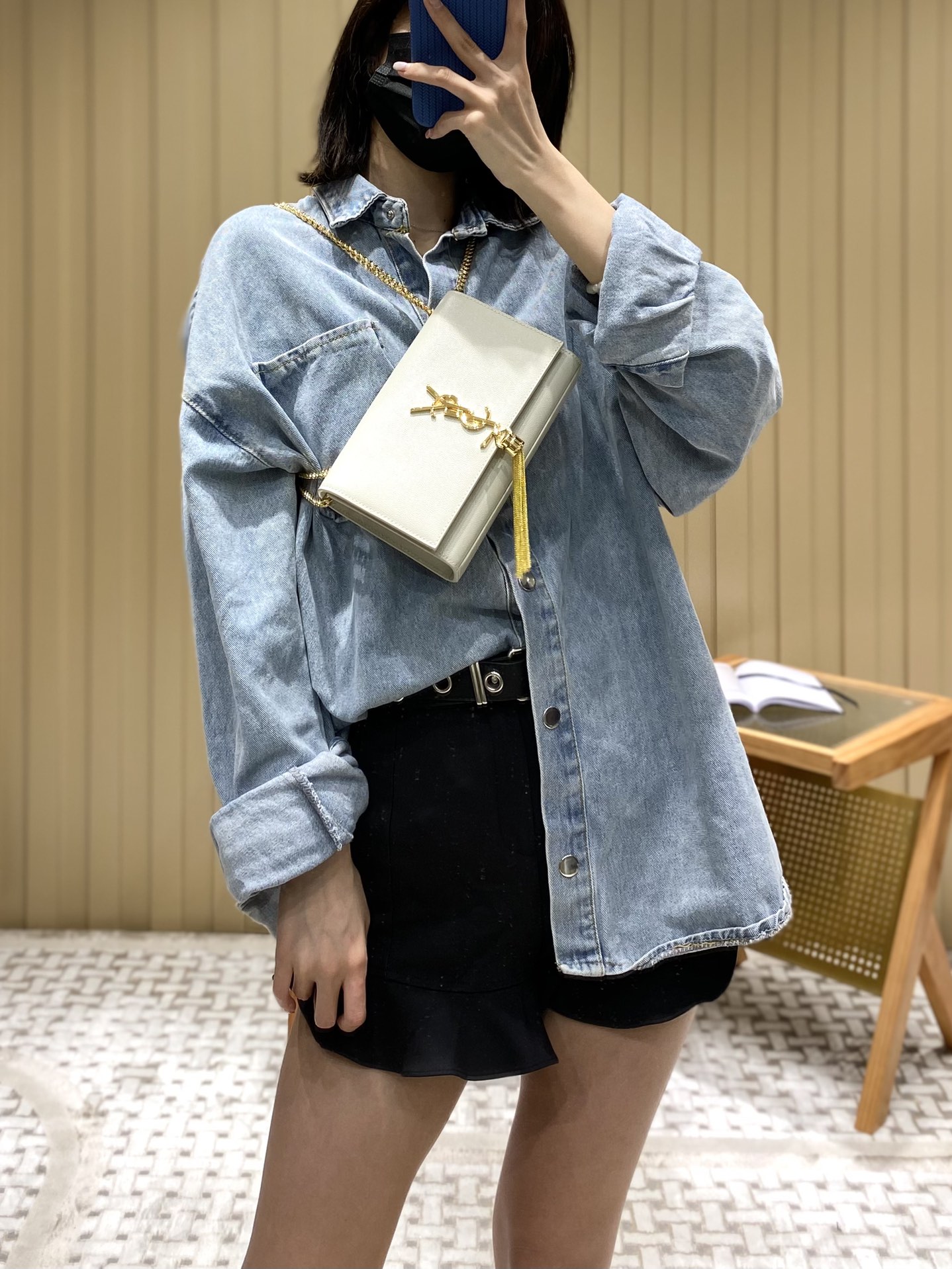 YSL 𝐊𝐚𝐭𝐞 20𝐜𝐦 球纹流苏链条包 474366白色/金扣