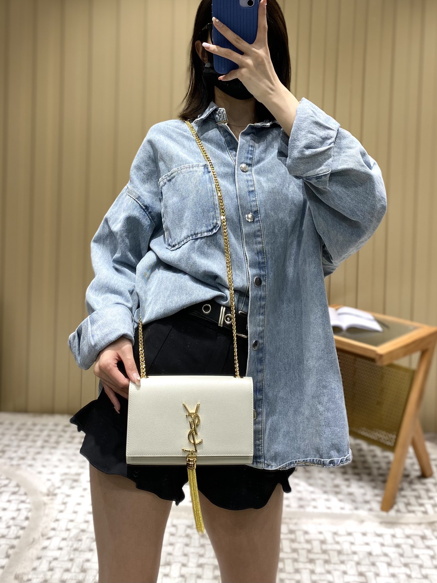 YSL 𝐊𝐚𝐭𝐞 20𝐜𝐦 球纹流苏链条包 474366白色/金扣