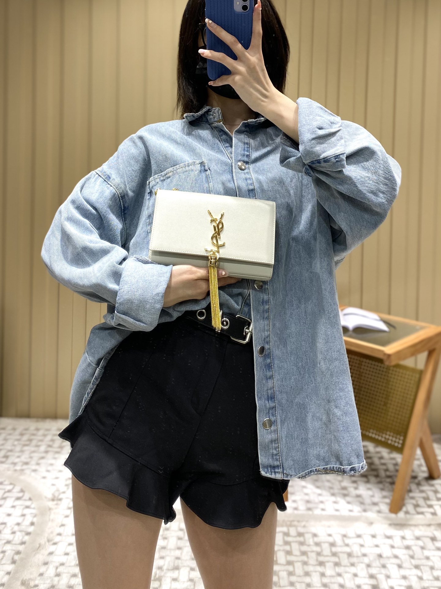 YSL 𝐊𝐚𝐭𝐞 20𝐜𝐦 球纹流苏链条包 474366白色/金扣