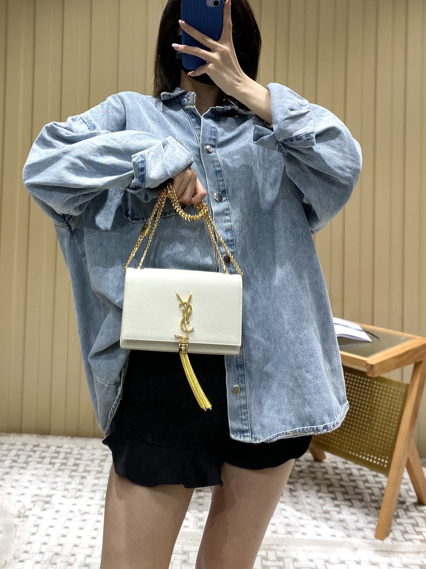 YSL 𝐊𝐚𝐭𝐞 20𝐜𝐦 球纹流苏链条包 474366白色/金扣