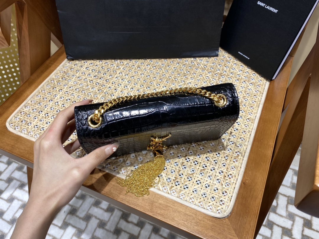YSL 𝐊𝐚𝐭𝐞 20𝐜𝐦 鳄鱼纹流苏链条包 474366黑色/金扣