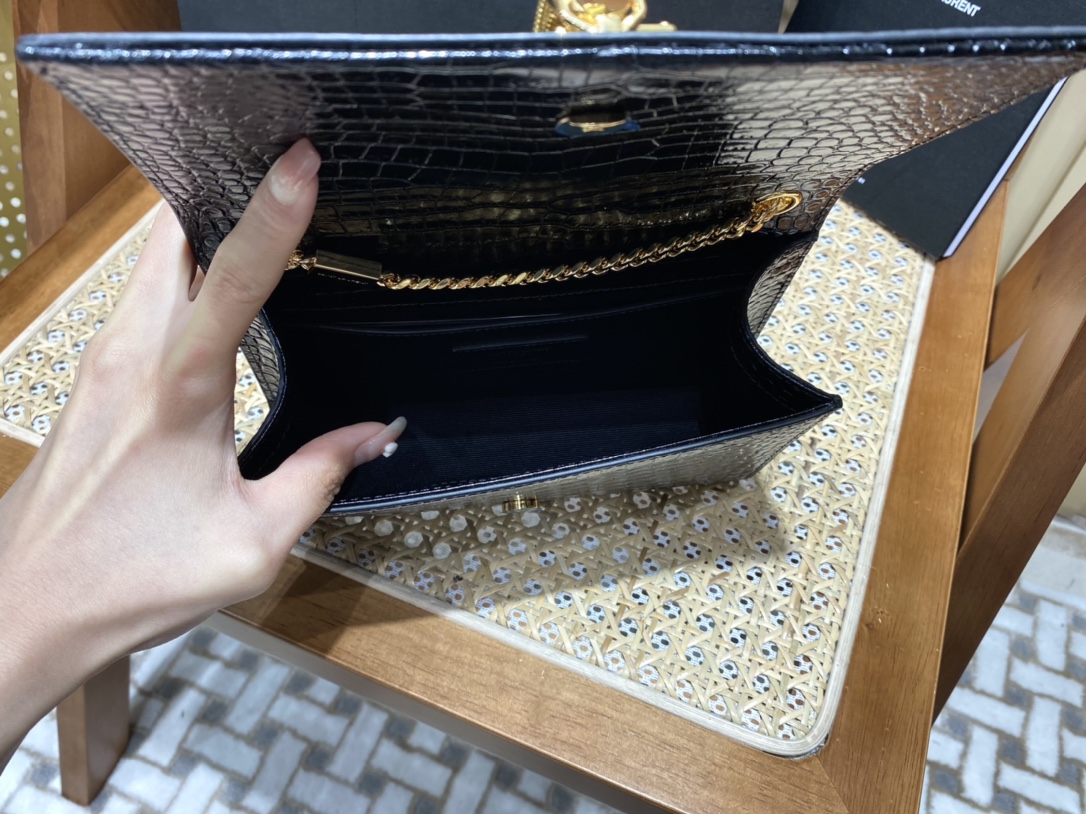 YSL 𝐊𝐚𝐭𝐞 20𝐜𝐦 鳄鱼纹流苏链条包 474366黑色/金扣
