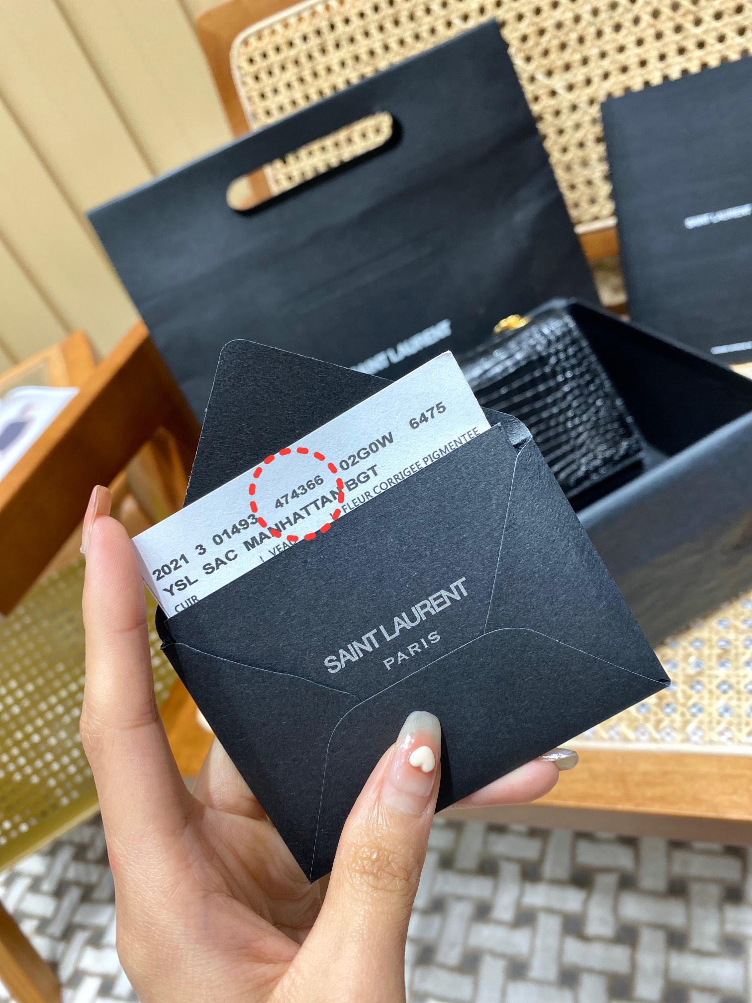 YSL 𝐊𝐚𝐭𝐞 20𝐜𝐦 鳄鱼纹流苏链条包 474366黑色/金扣