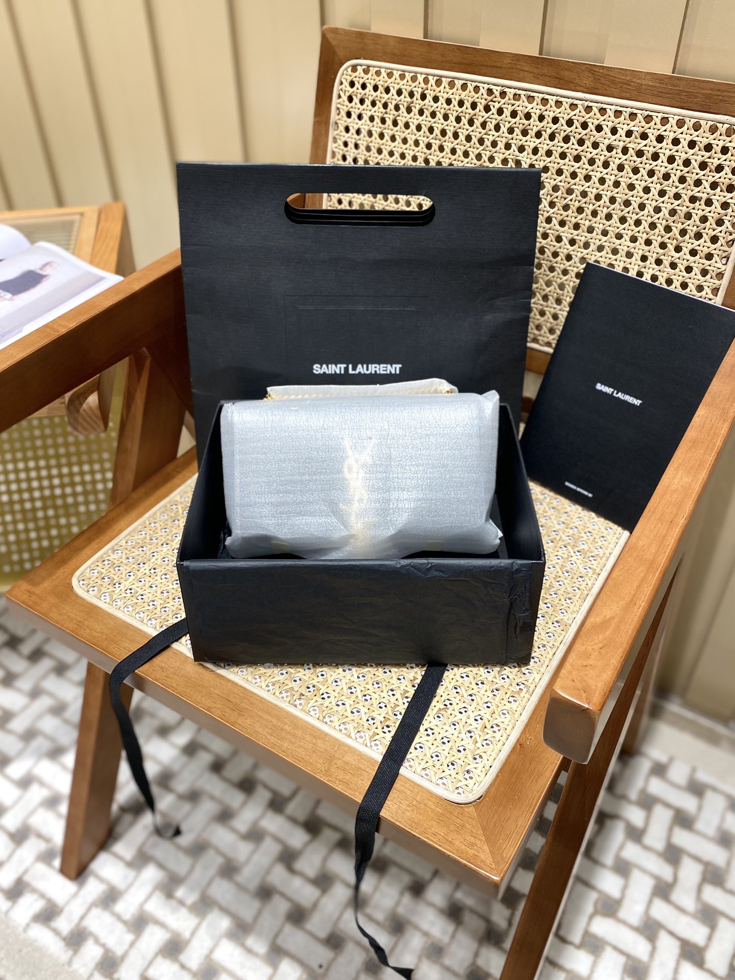 YSL 𝐊𝐚𝐭𝐞 20𝐜𝐦 鳄鱼纹流苏链条包 474366黑色/金扣