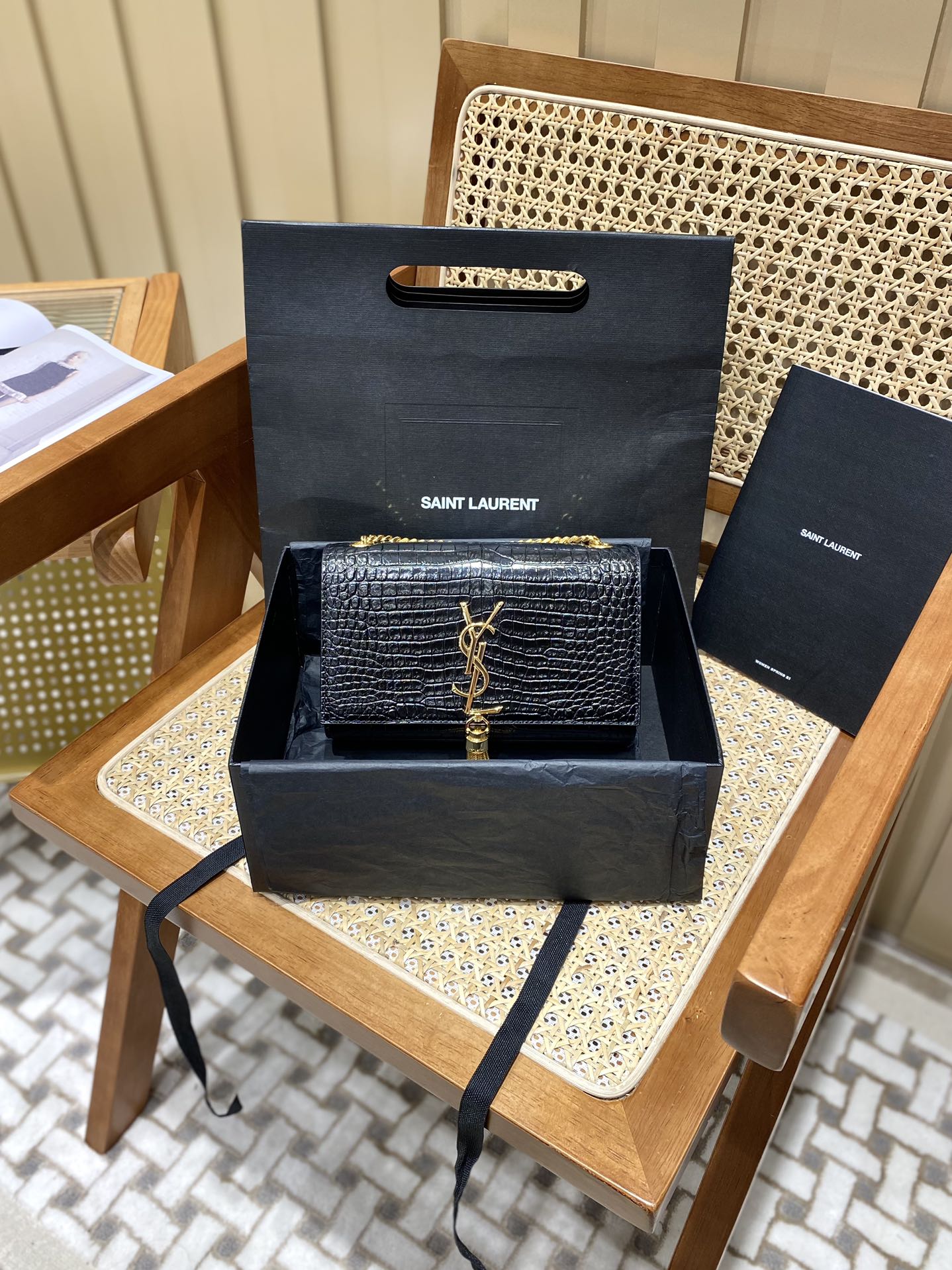 YSL 𝐊𝐚𝐭𝐞 20𝐜𝐦 鳄鱼纹流苏链条包 474366黑色/金扣