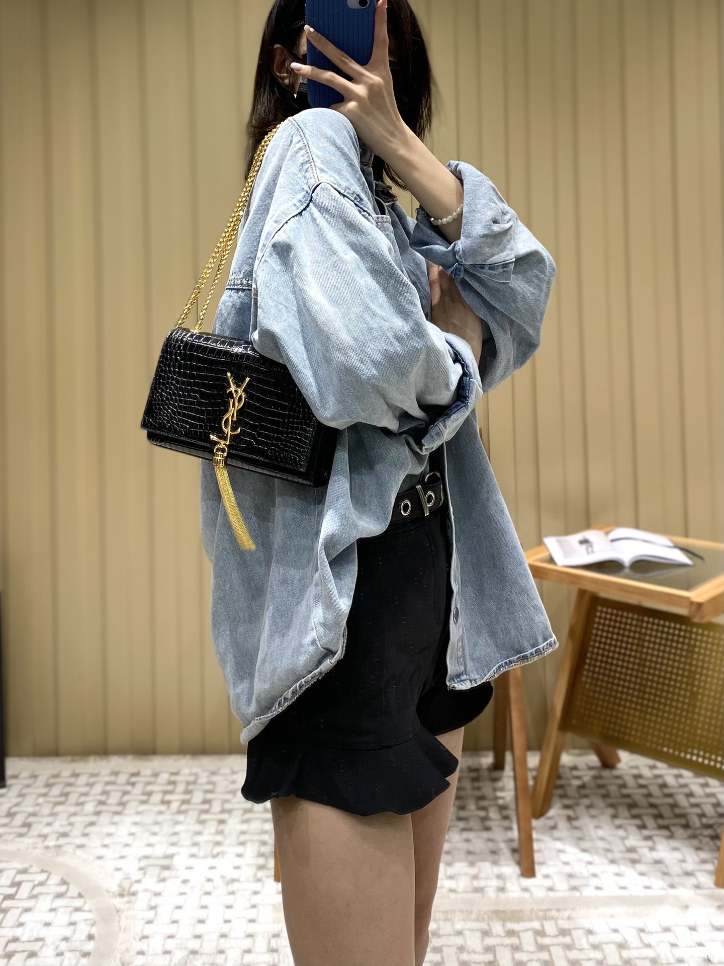 YSL 𝐊𝐚𝐭𝐞 20𝐜𝐦 鳄鱼纹流苏链条包 474366黑色/金扣