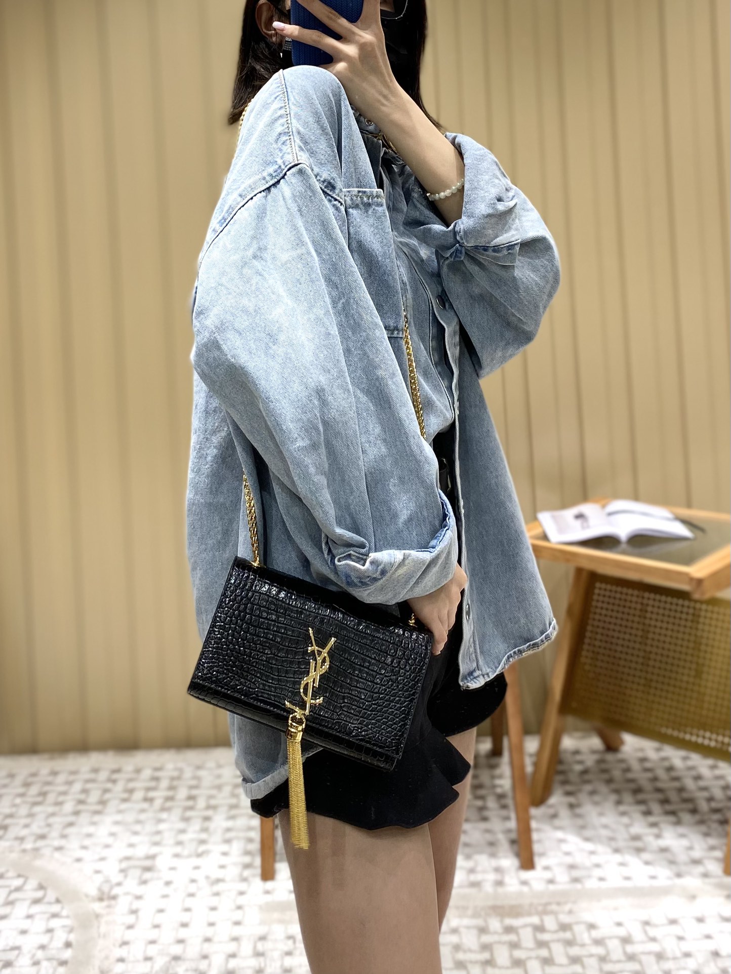 YSL 𝐊𝐚𝐭𝐞 20𝐜𝐦 鳄鱼纹流苏链条包 474366黑色/金扣
